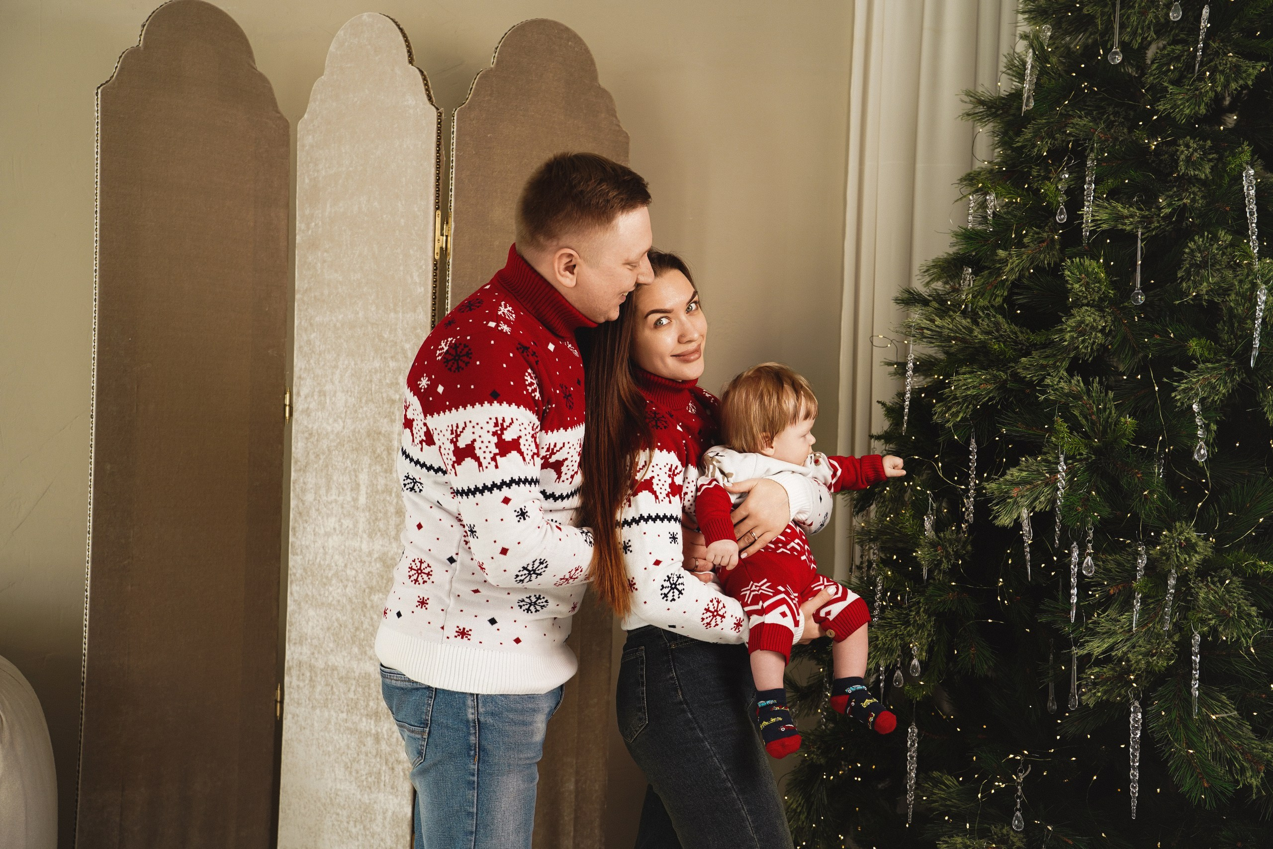 Семейная фотосессия в студии Blanc. Свадебный фотограф в Ростове-на-Дону. Таинство Крещения и Венчания, семейные фотосессии. Алёна Чёботова