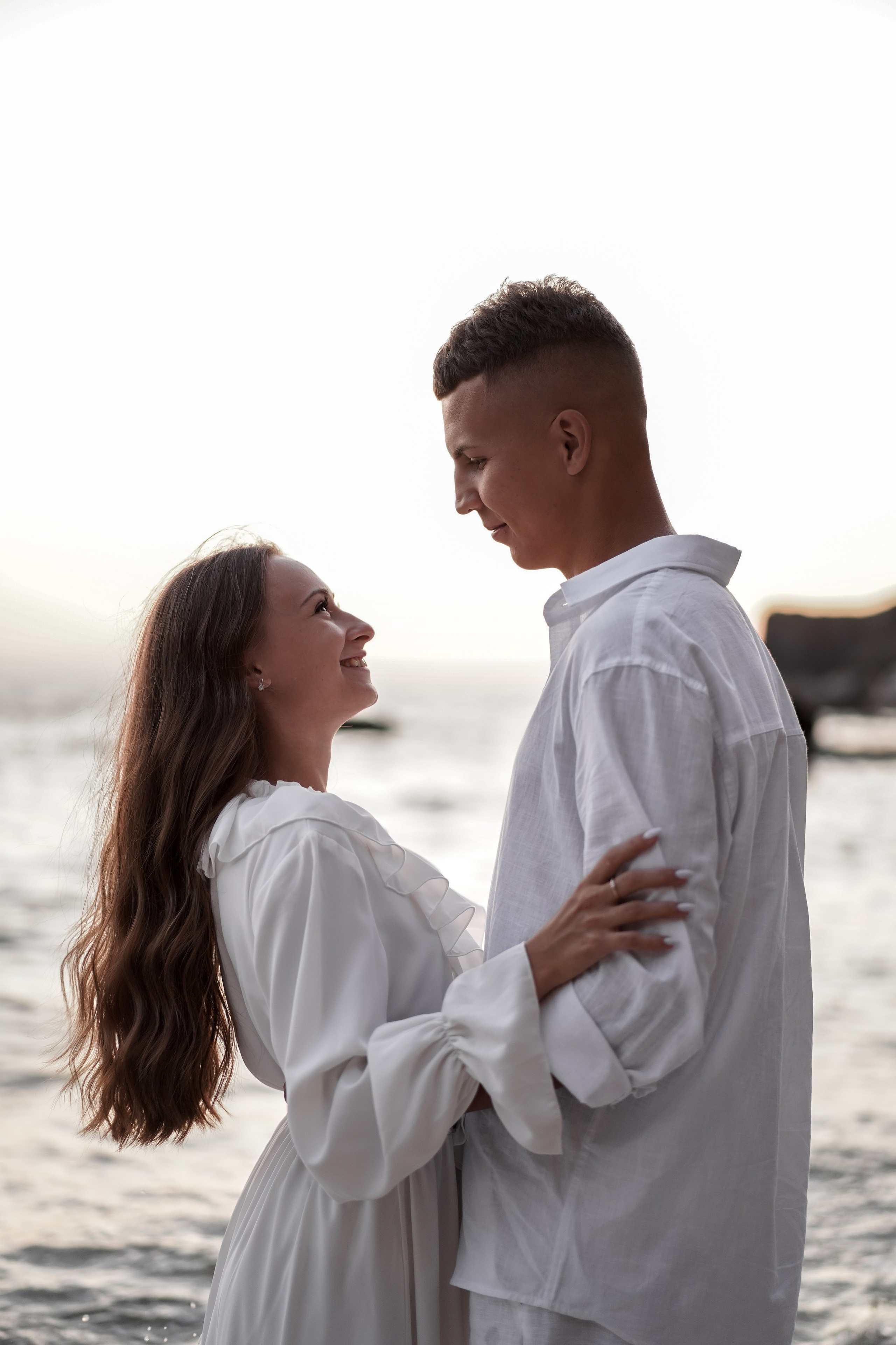 Матвей и Софья на фотосессии дикого пляжа Грот Дианы в Крыму. Свадебный фотограф в Ростове-на-Дону. Таинство Крещения и Венчания, семейные фотосессии. Алёна Чёботова