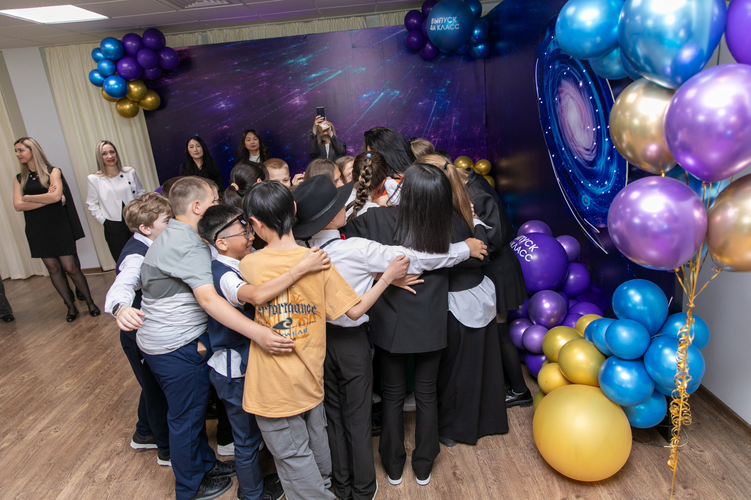 Выпускной 4 класс Гимназия 3 2025. Школьный и детский фотограф в Южно-Сахалинске Анастасия Лескова
