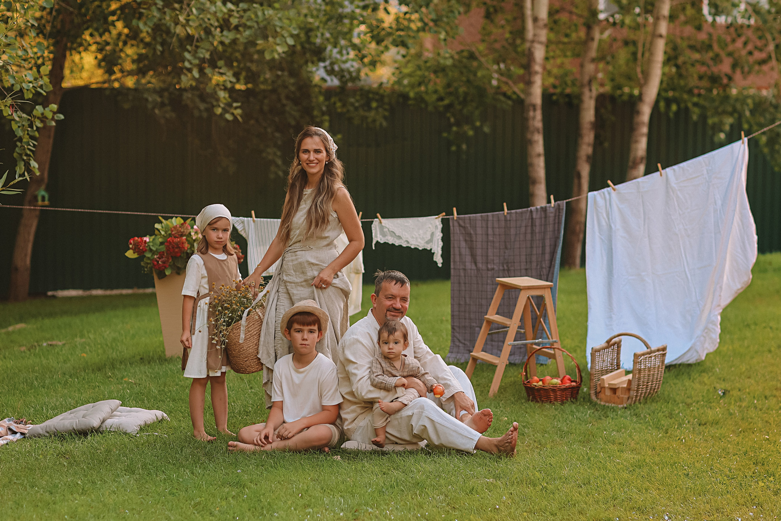 Стирка у дома. Семейный фотограф Тюмень, фотограф на роды Салмина Мария