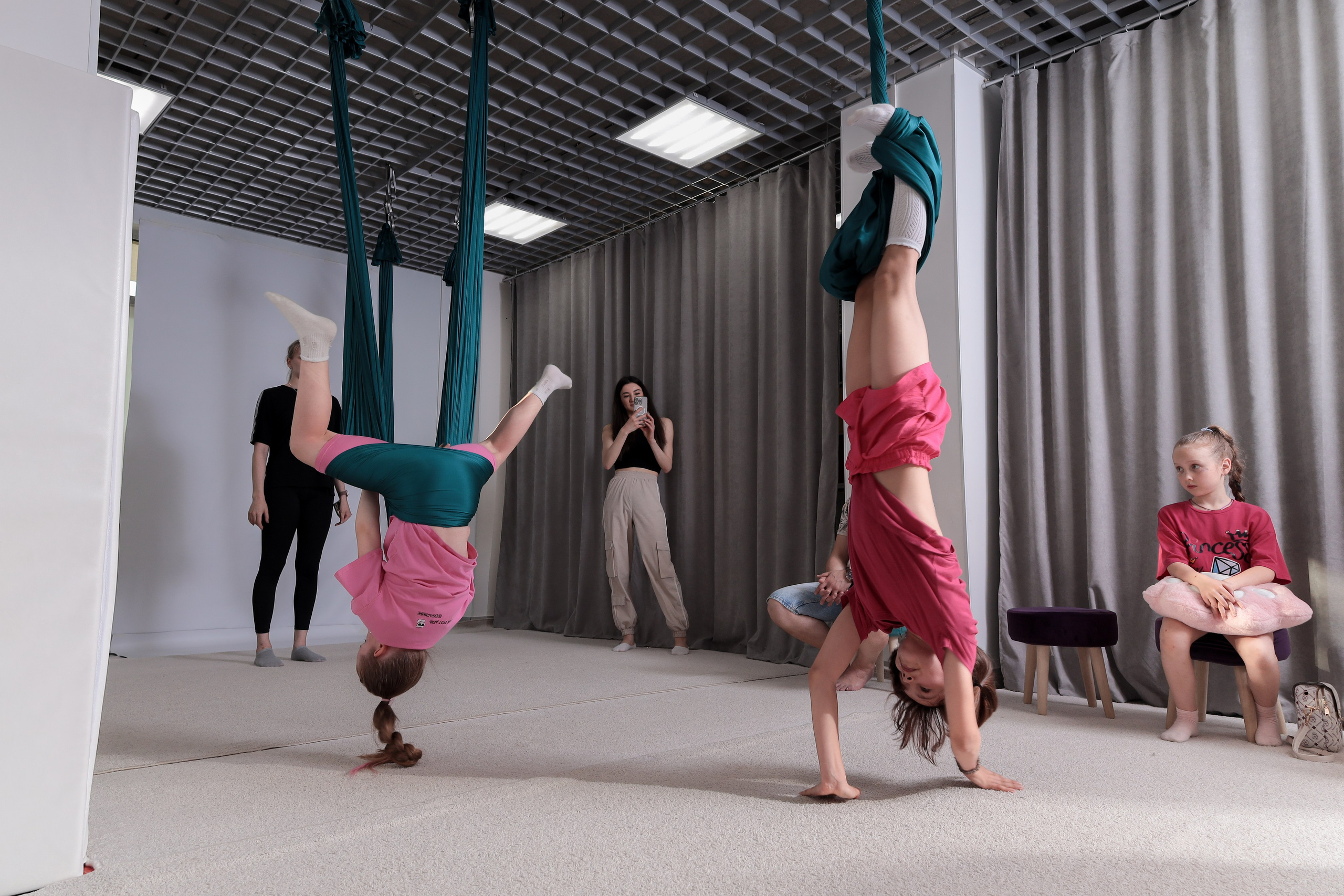 Детская аэройога. Фотограф Надршина Лилия