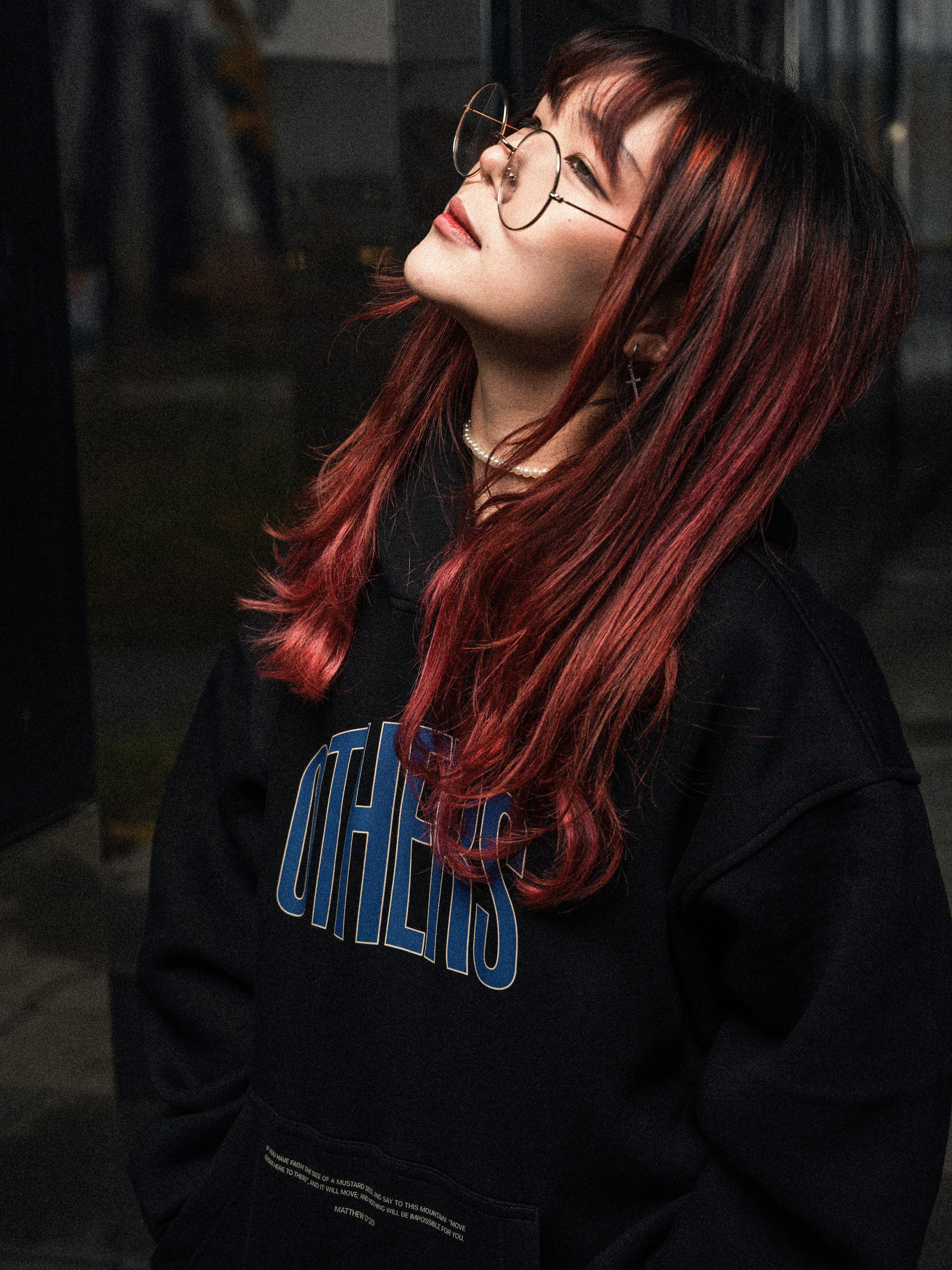 Женский портрет блогера MONIPULA для бренда OTHERS в Москве - фотограф Иван Саяпин