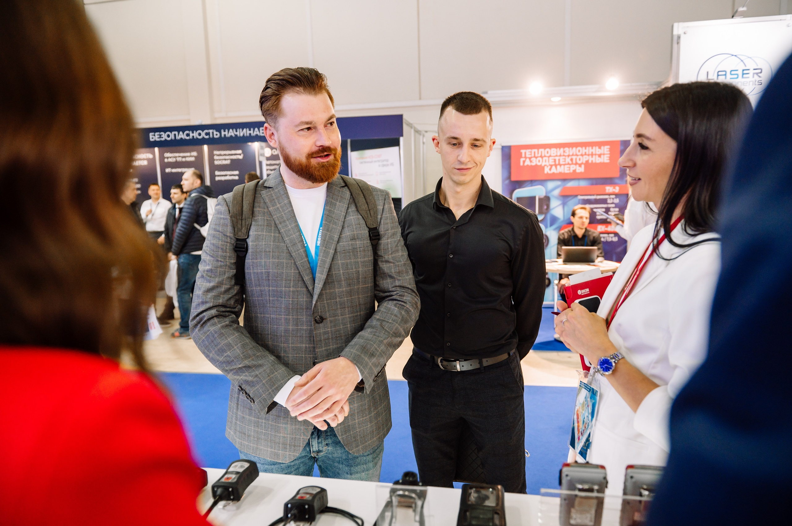 Аналитприбор на выставке Нефтегаз-24. Репортажный фотограф в Москве и по всему миру Степанова Юлия