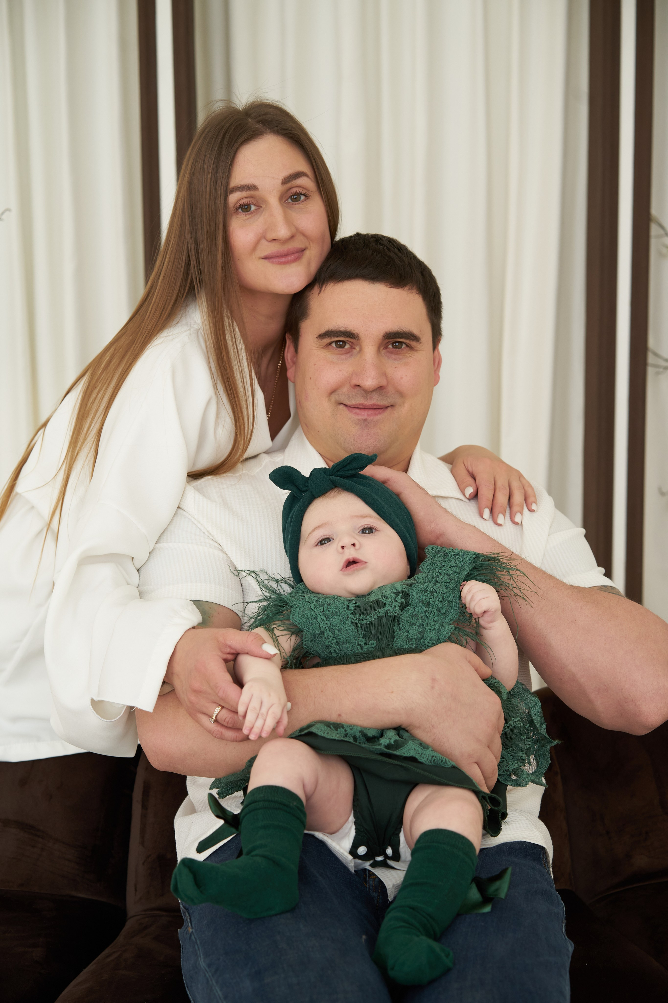 Семейная фотосессия в студии. Фотограф Екатеринбург Кокшарова Александра