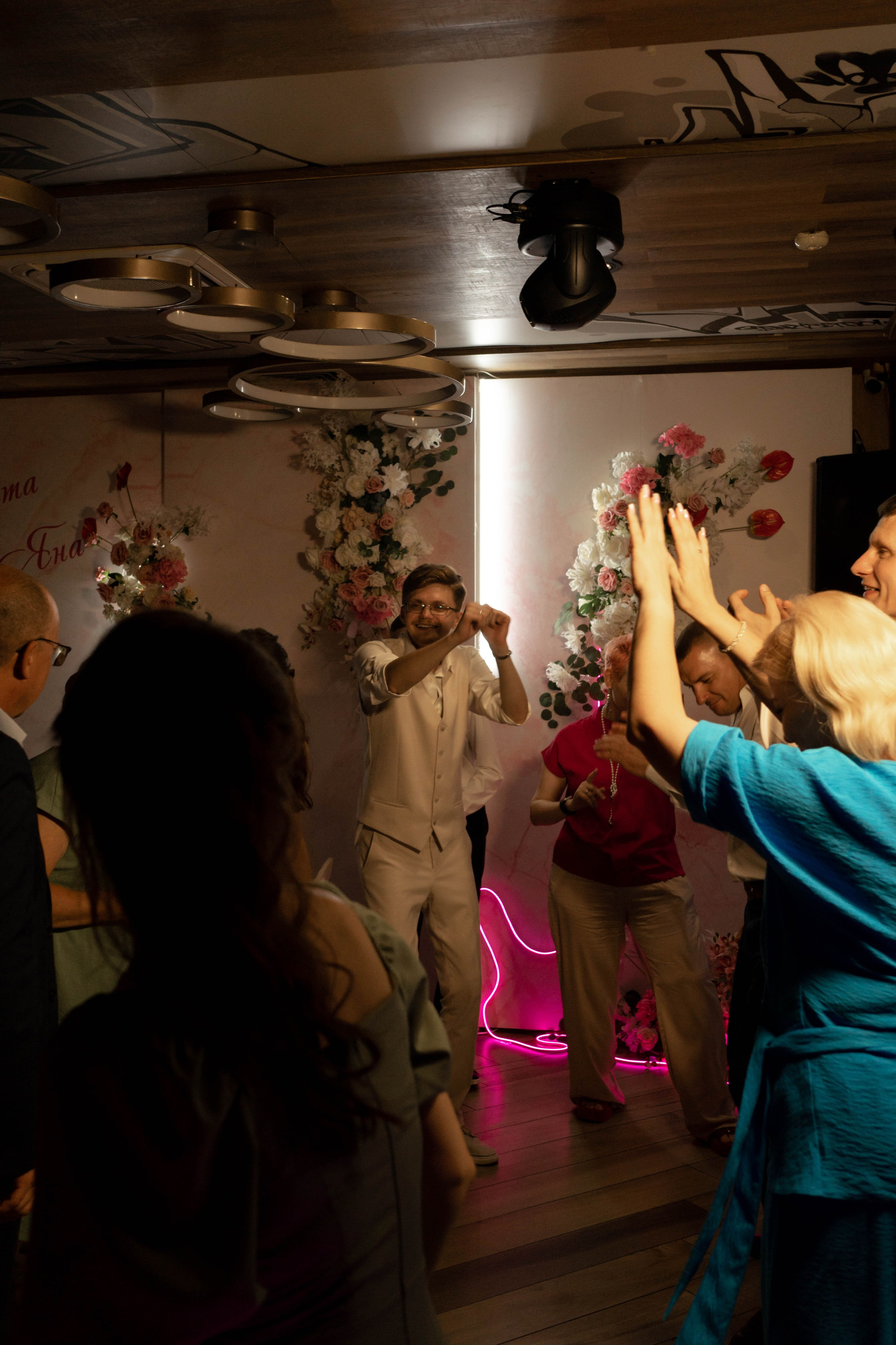 Яна и Никита: сборы в отеле, регистрация и банкет. Фотограф в Иркутске