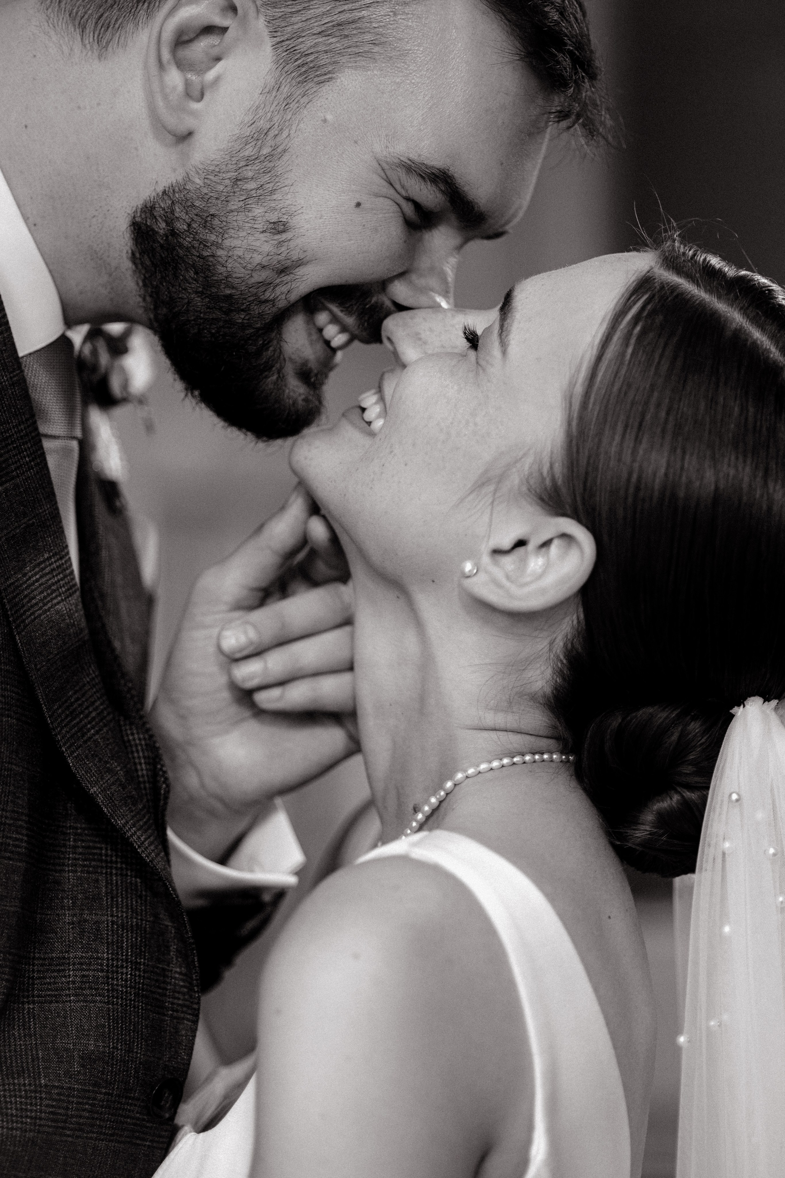 Портфолио свадебного фотографа в Москве. Фотосессия с лошадьми Москва. Фотограф на свадьбу в Москве. Свадебная фотосессия на черном фоне. Фотограф в Москве Валерия Рожкова