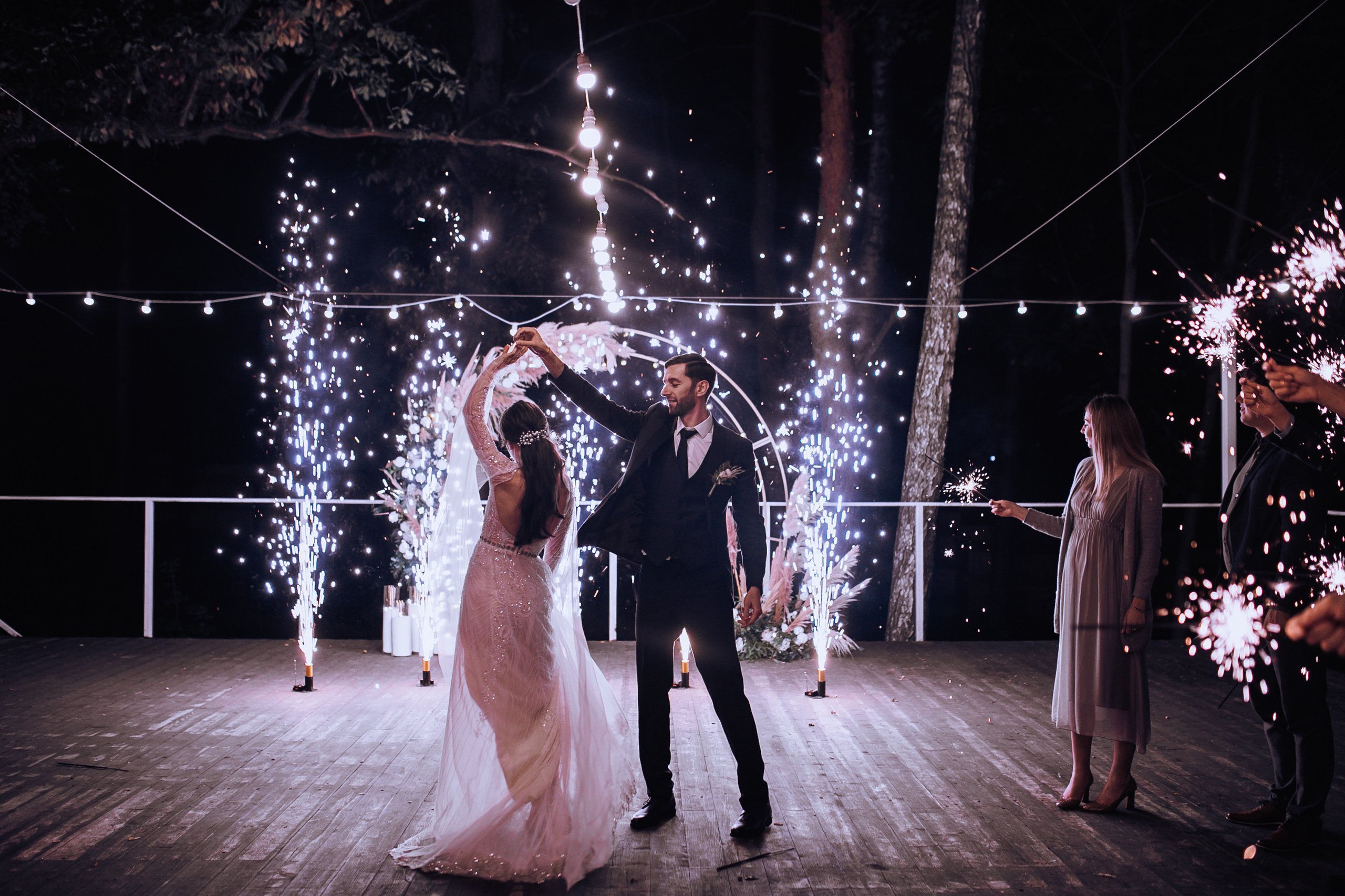 Шоу эффекты. Подрядчики и друзья сети свадебных площадок House for wedding