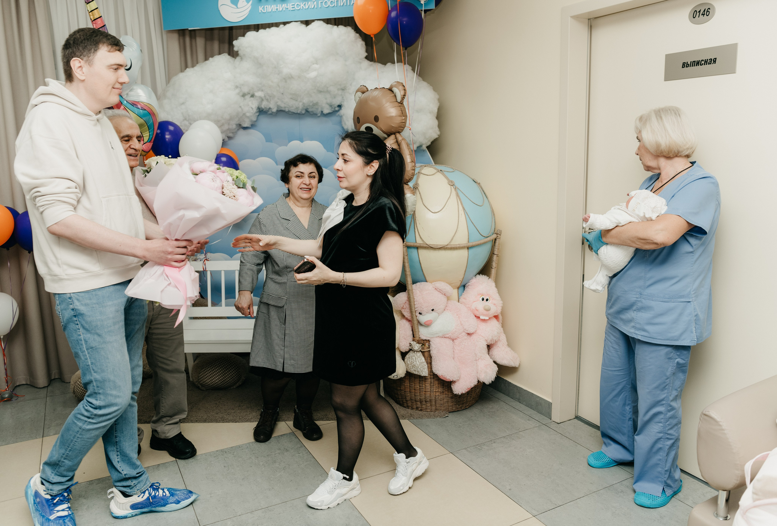 Выписка Евы. Мать и дитя на Севастопольском. Фотограф на выписку из роддома в Москве и МО
