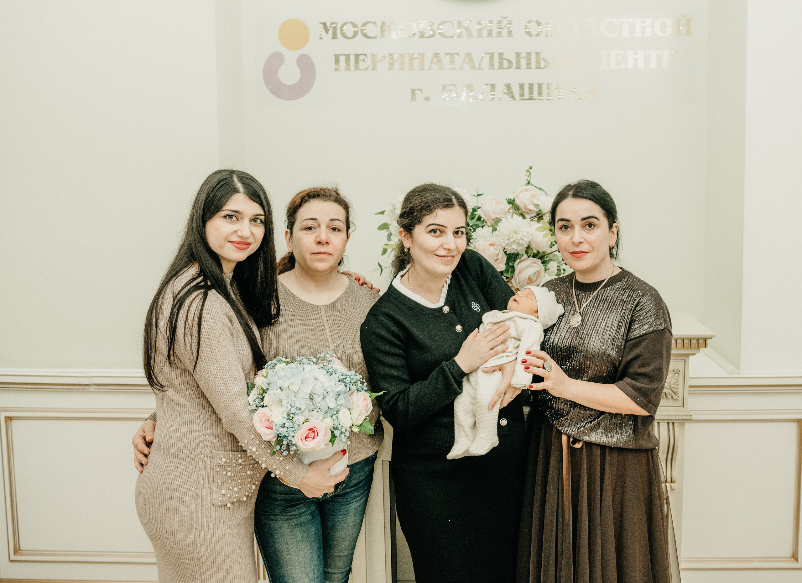 Выписка Вигена. Перинатальный центр в Балашихе. Фотограф на выписку из роддома в Москве и МО