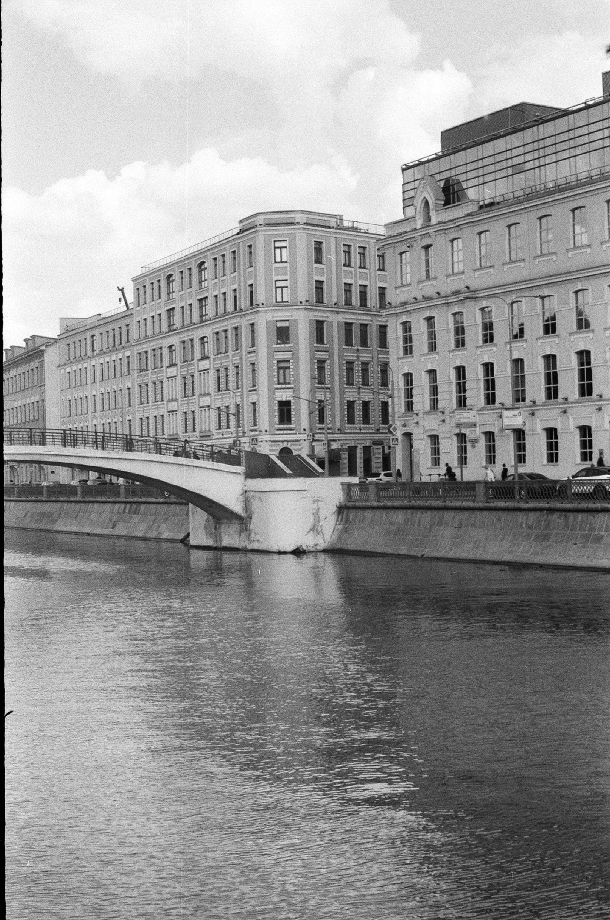 Альбом пленочных ЧБ-фото. Репортажный и семейный фотограф — Шелихов Сергей