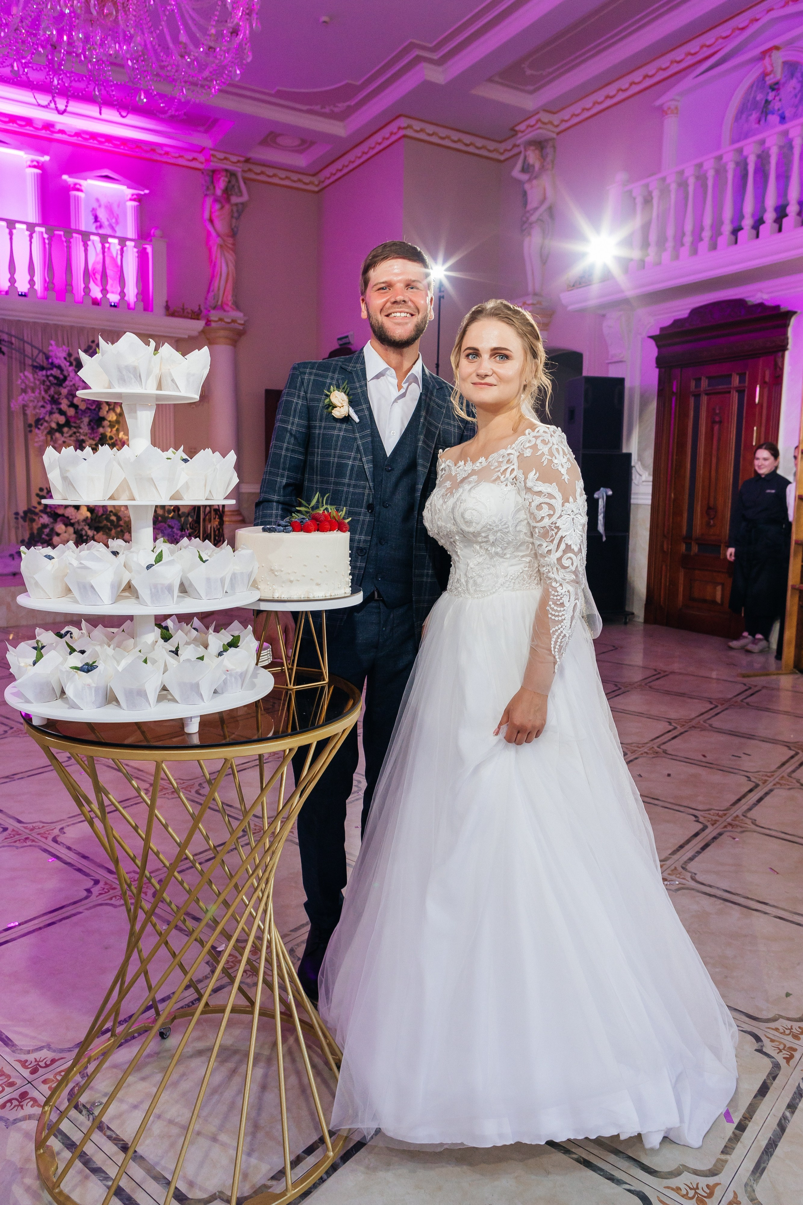 Трогательная выездная церемония в уютном ресторане. Олег Сверчков | Свадебный фотограф Вологда