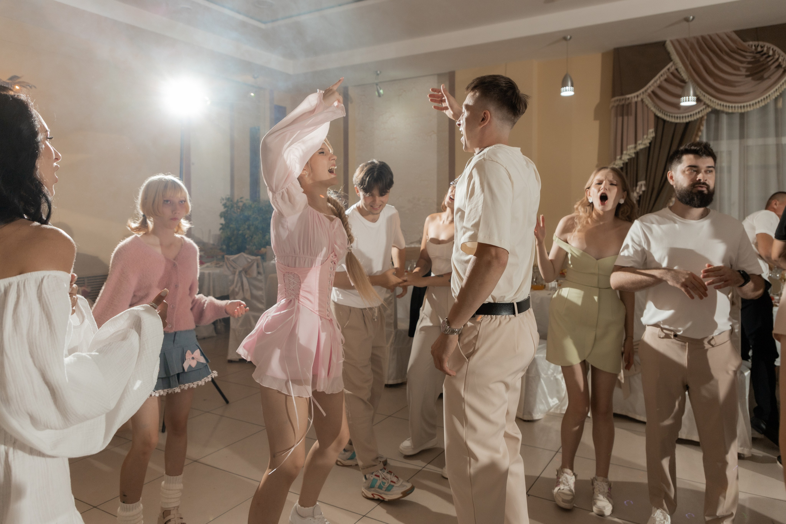 Роман и Александра (банкет). Свадебный фотограф Ангелина Сунгатулина | Саратов | Балаково | Вольск