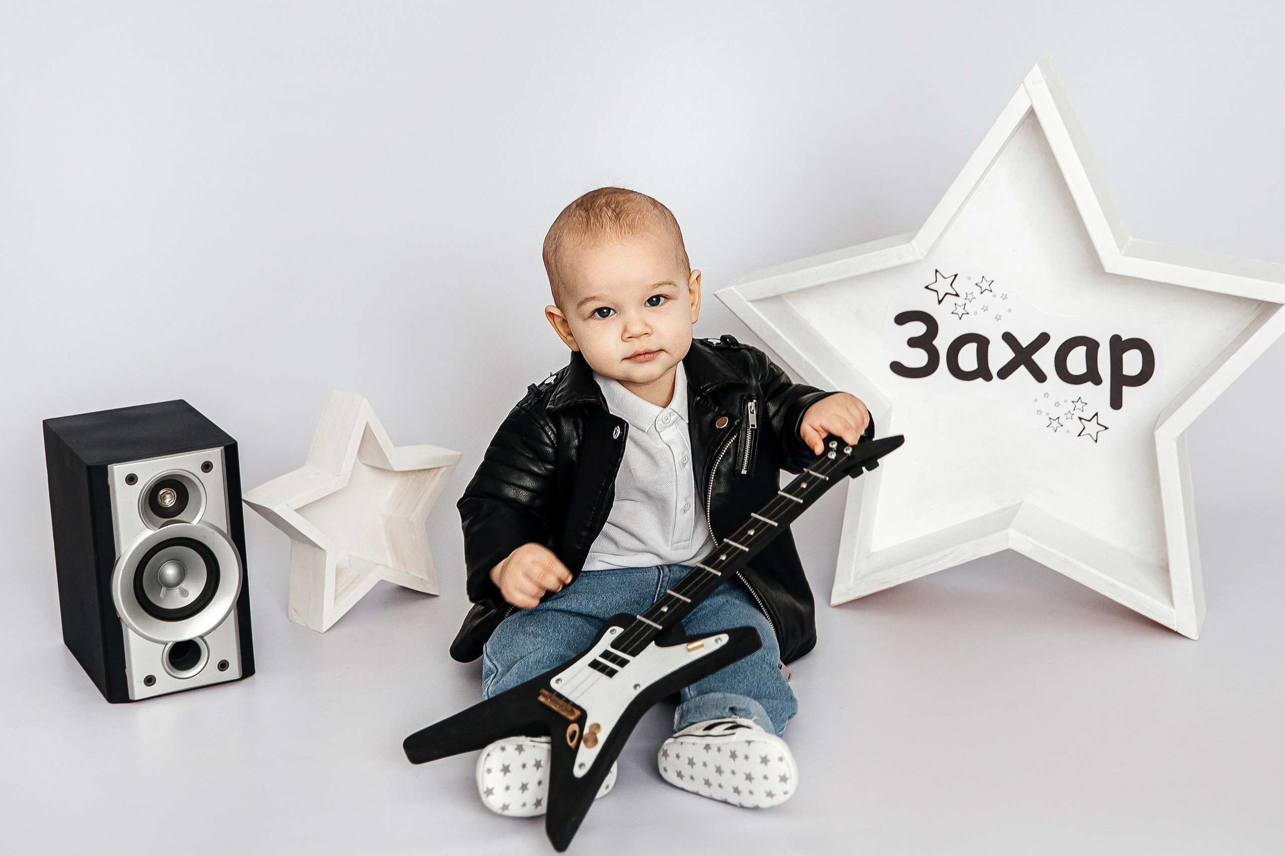 На белом фоне / минимализм. Детский фотограф, выпускные альбомы в Нижнем Новгороде Бодягина Мария