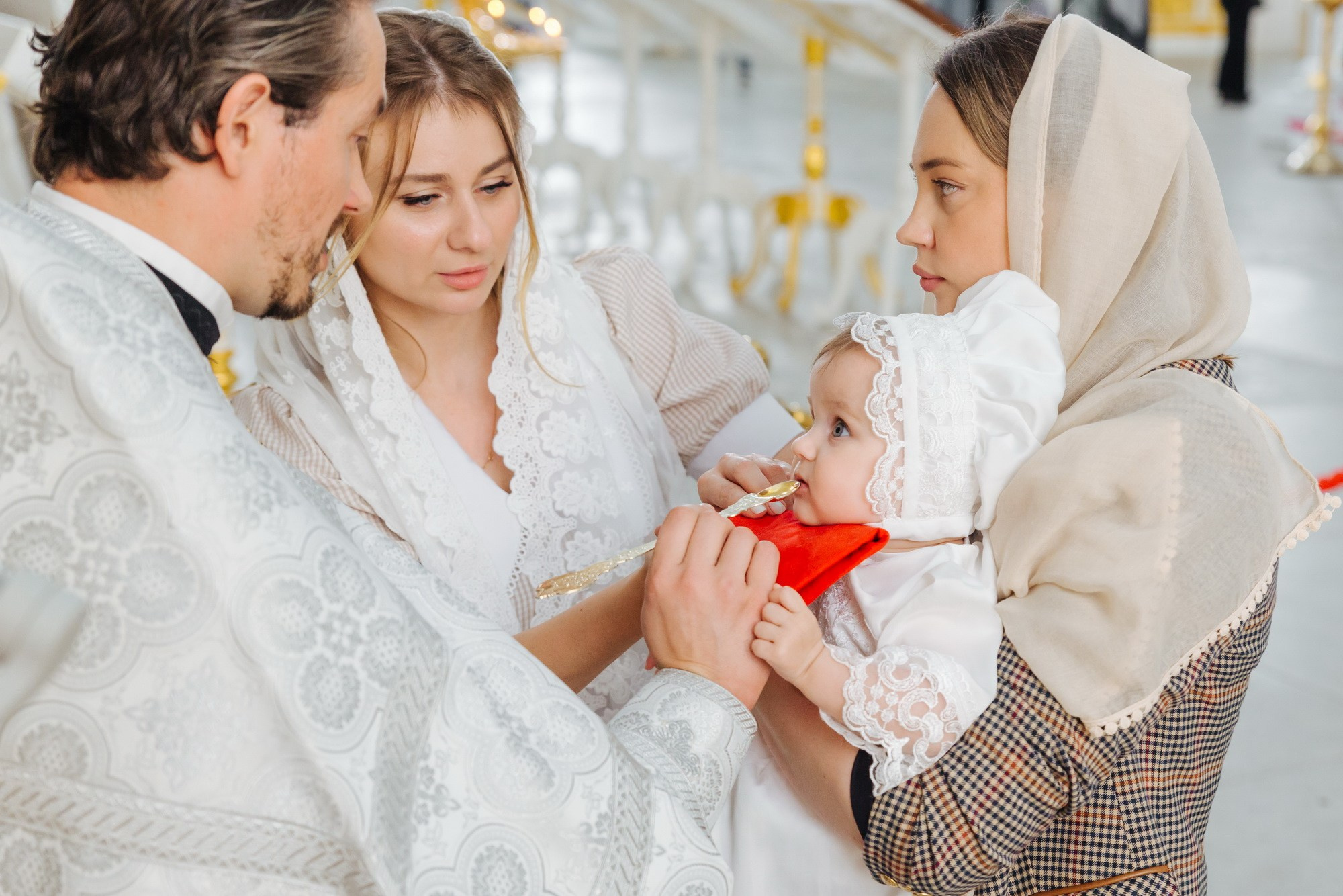 Смольный собор крещение сколько стоит, где провести крещение спб, душевный батюшка смольный собор, цена крестин, где покреститься взрослому