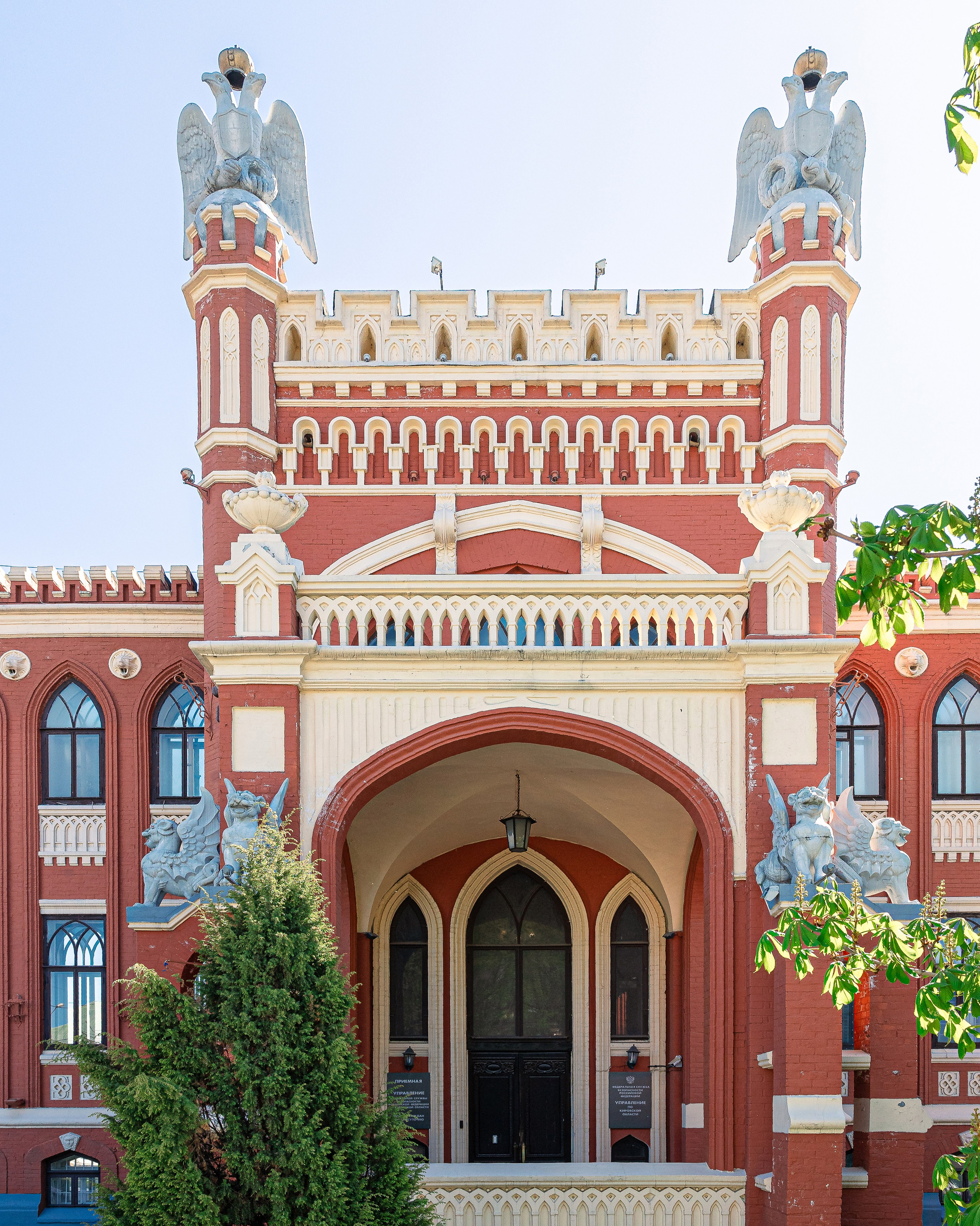 Красный замок Тихона Булычева на Вятке. Архитектор Чарушин И.А. Иван Благушин. Интерьерный и архитектурный фотограф в Москве и Санкт-Петербурге