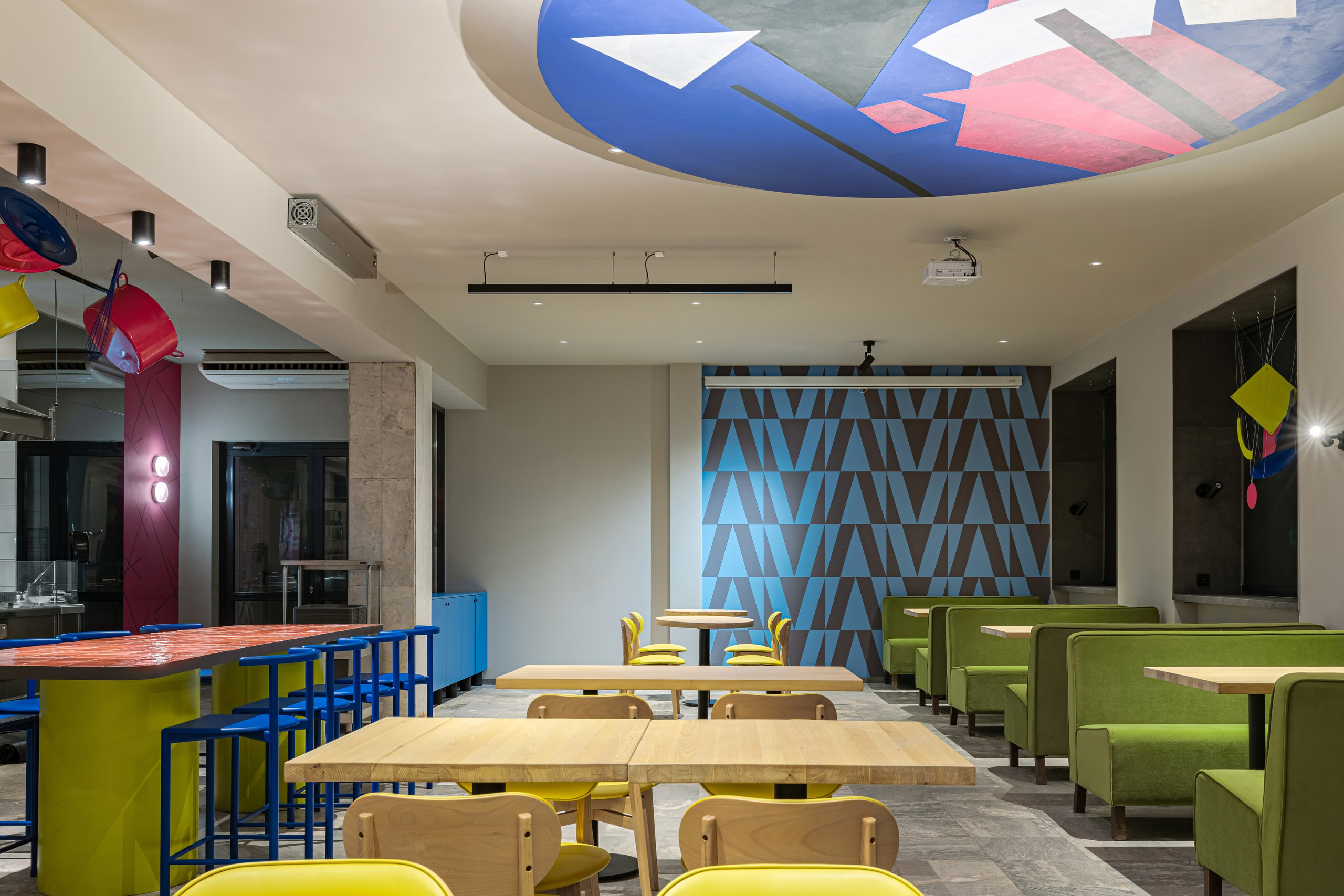 Столовая «Миска», г. Сыктывкар. Дизайнер Евгения Вылегжанина. Иван Благушин. Интерьерный и архитектурный фотограф в Москве и Санкт-Петербурге