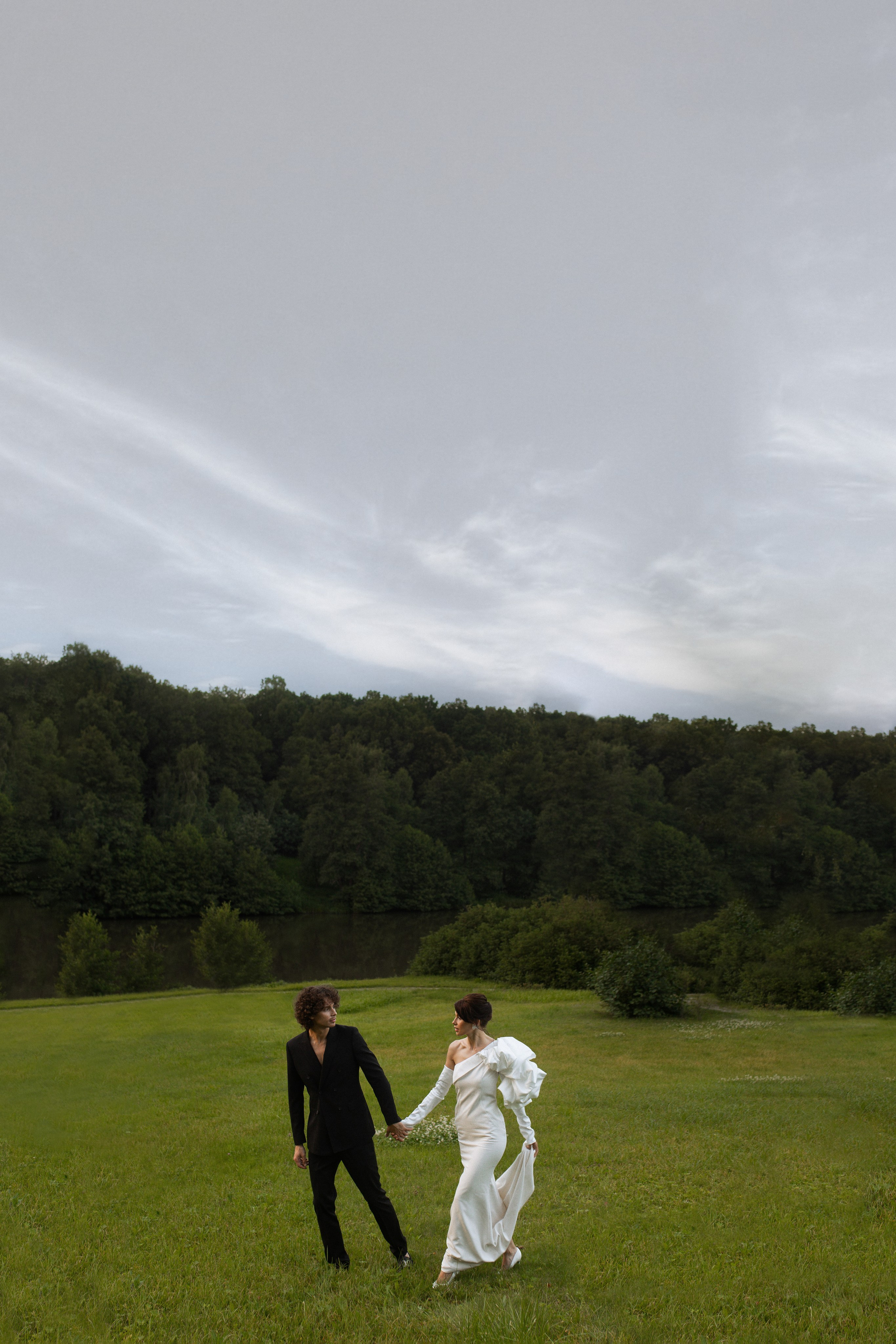 Нежная прогулка за городом. Свадебный фотограф Елена Рубцова