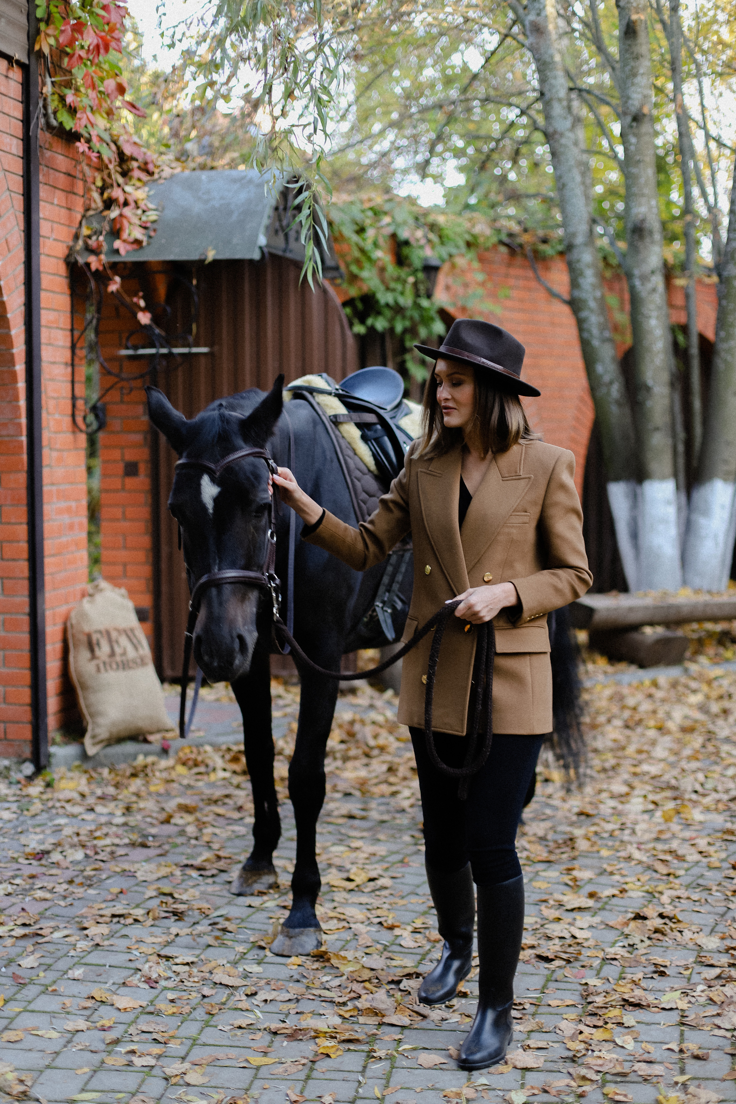 На конюшне. Фотограф в Алматы и Москве Даша Пушкина