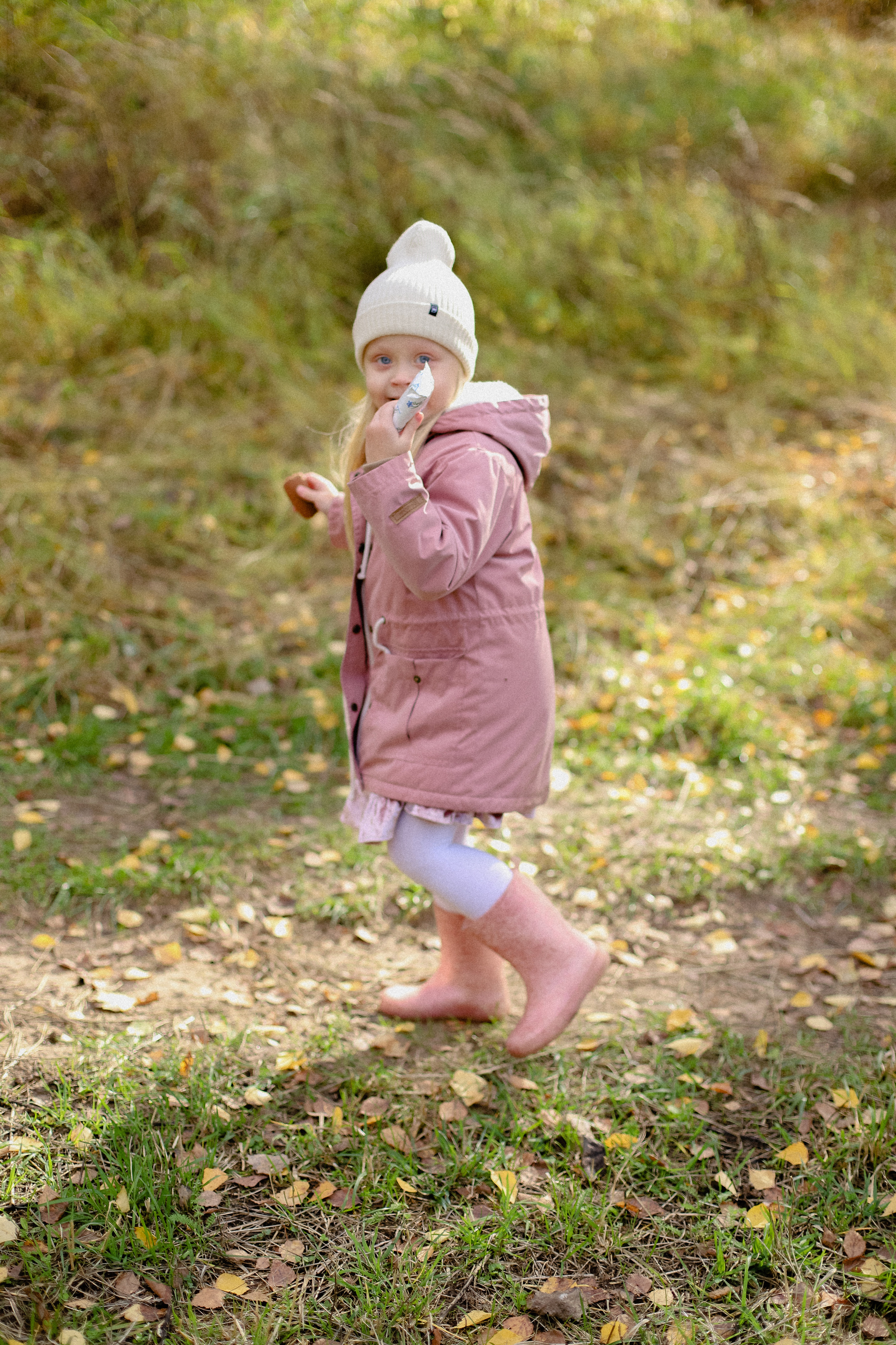 Прогулка в лесу. Фотограф в Алматы и Москве Даша Пушкина