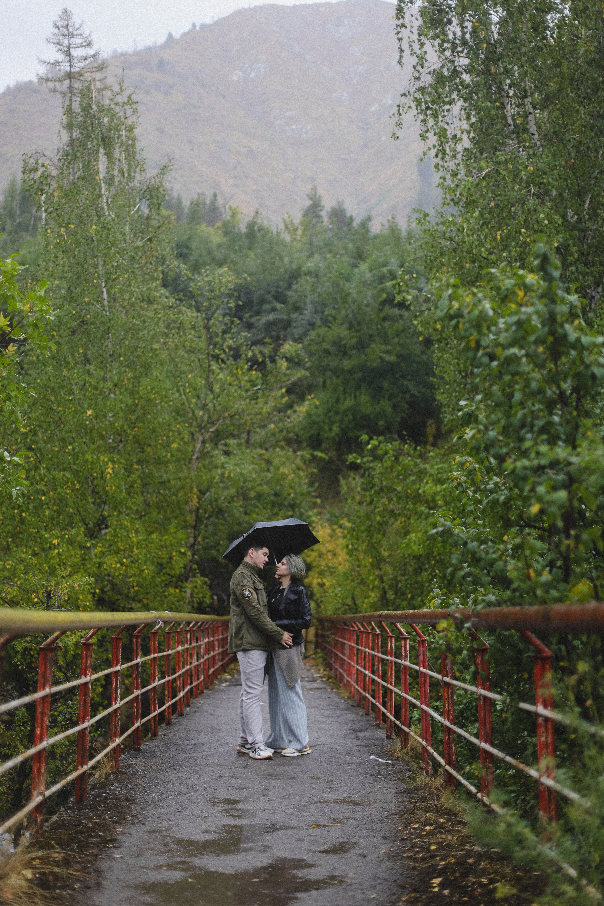 Дождь в горах. Фотограф в Алматы и Москве Даша Пушкина