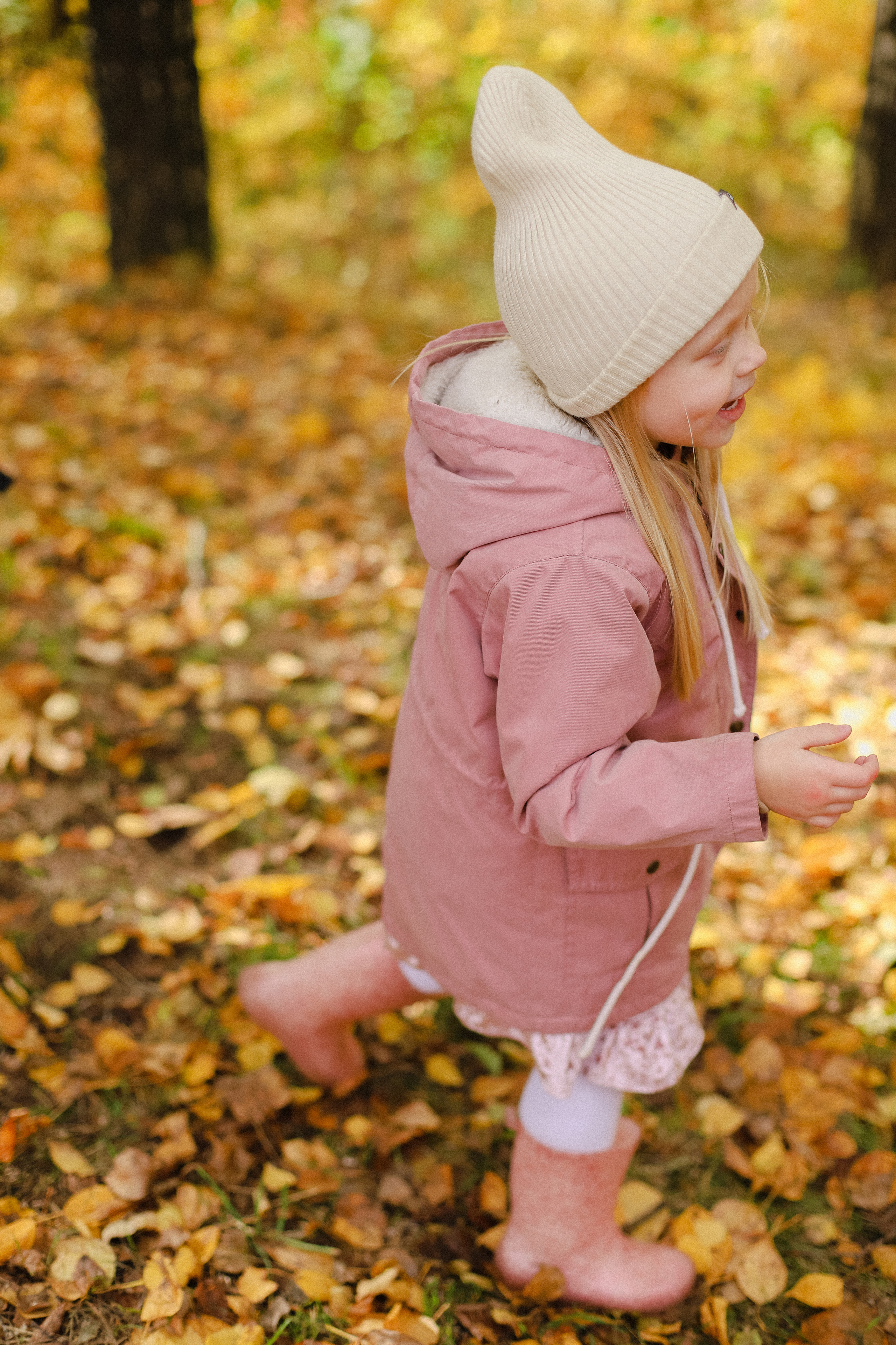 Прогулка в лесу. Фотограф в Алматы и Москве Даша Пушкина