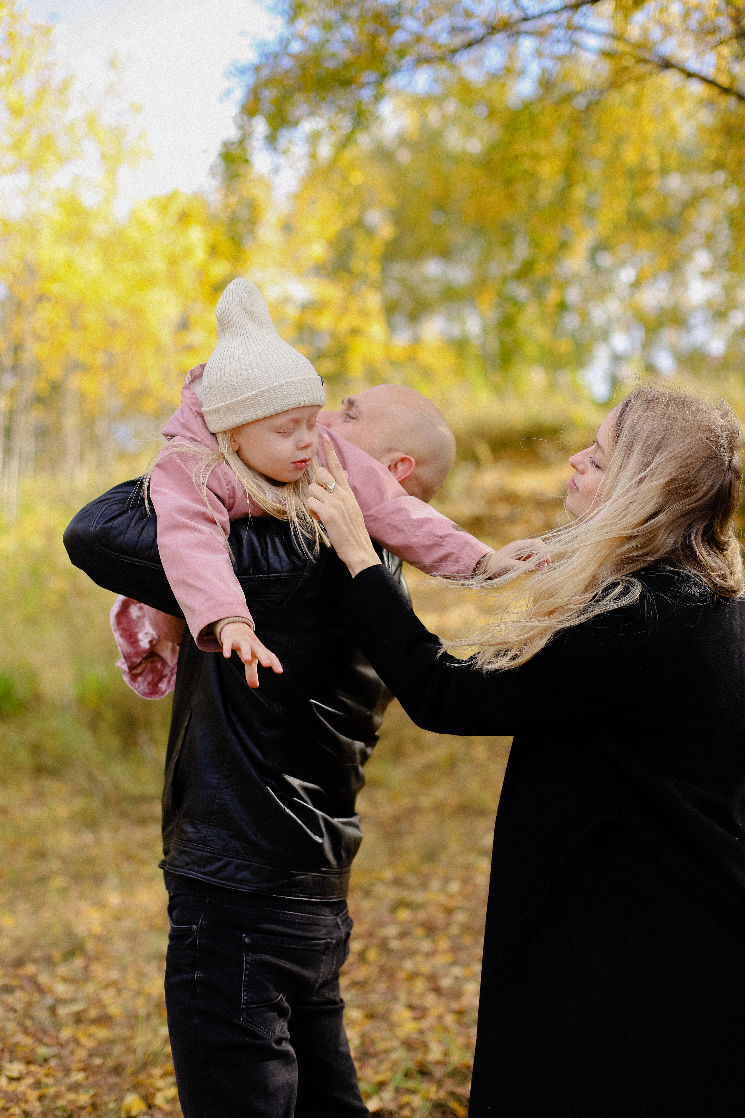 Прогулка в лесу. Фотограф в Алматы и Москве Даша Пушкина