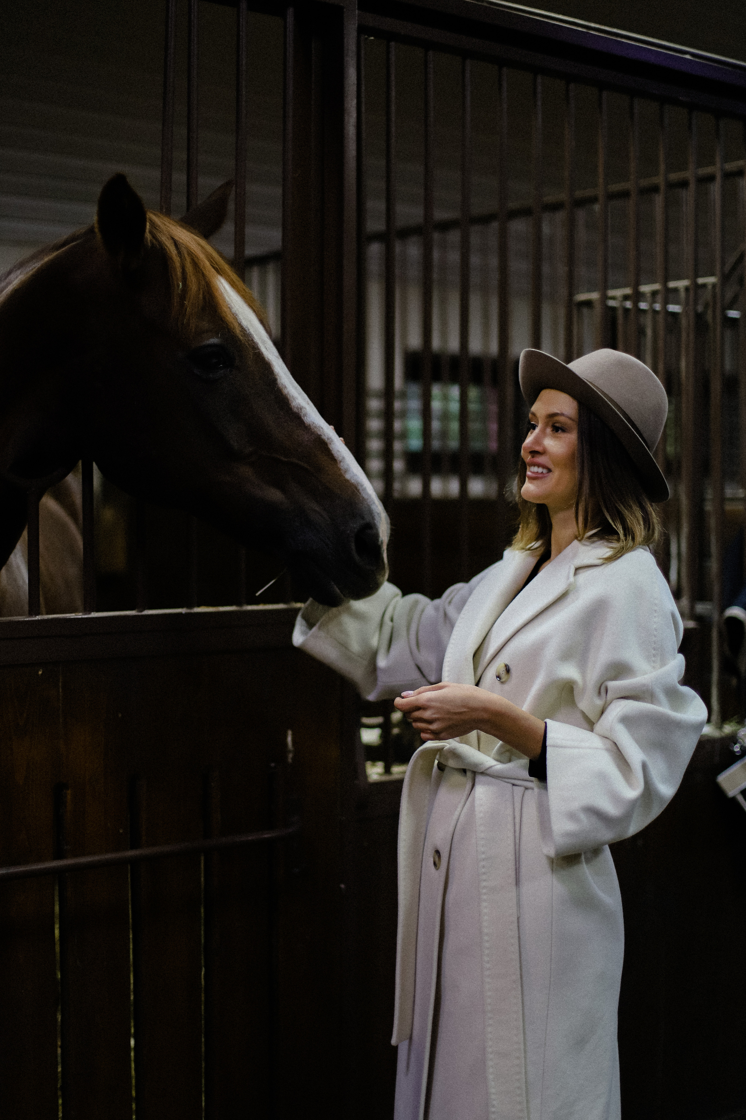 На конюшне. Фотограф в Алматы и Москве Даша Пушкина