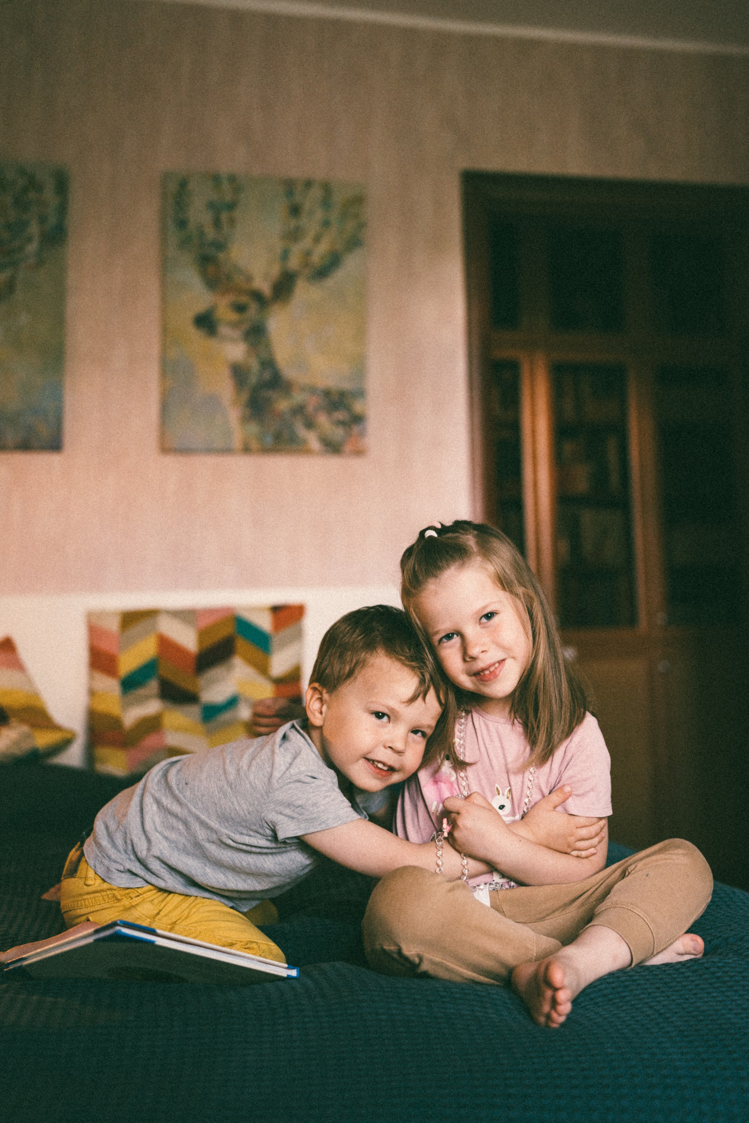 Семейная фотосессия дома. Дарья Иван Маша Сережа и Лиза. Детский, семейный и ньюборн фотограф в Москве Юлия Шуарт