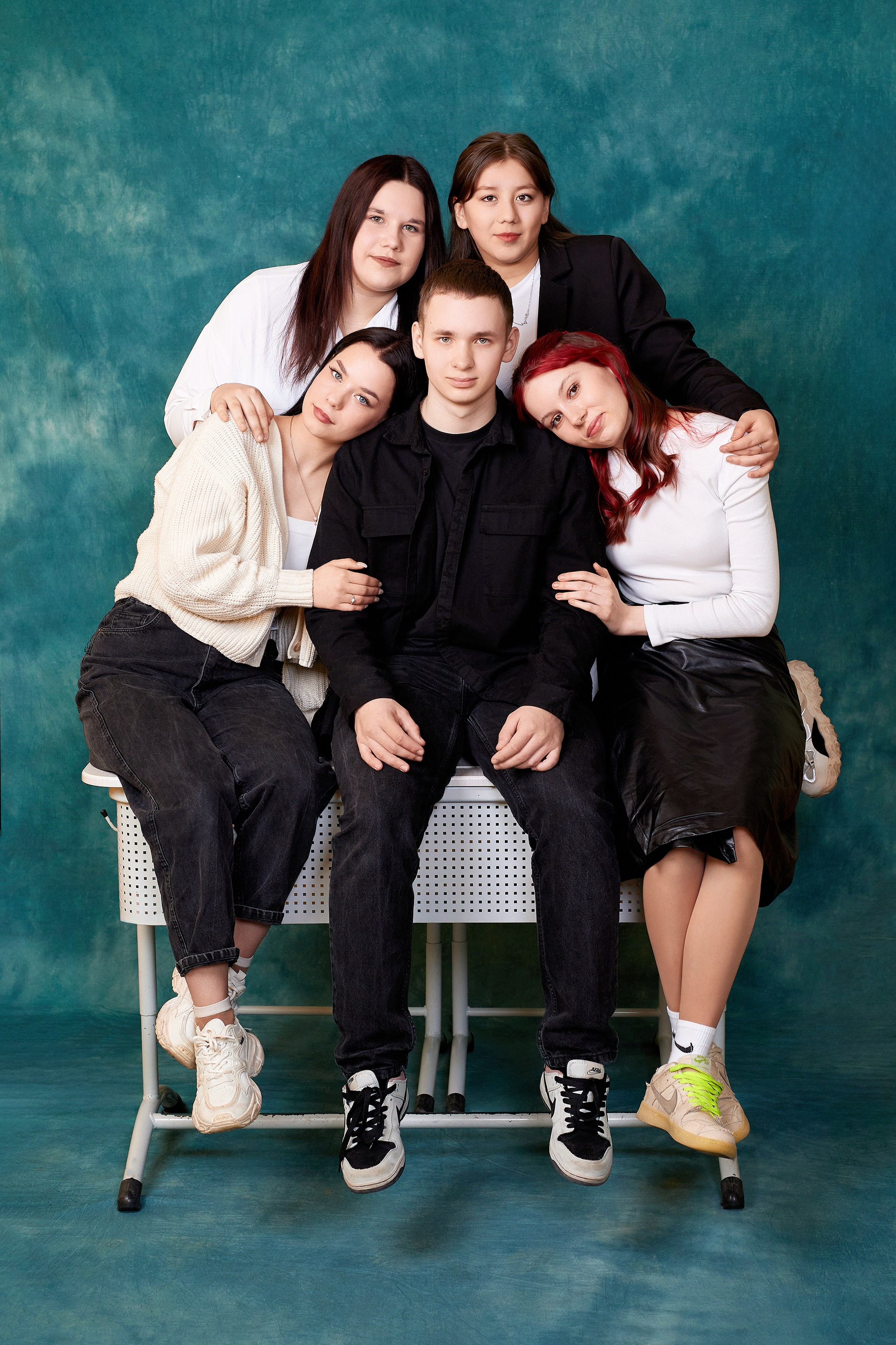 Заказать выпускной школьный альбом Тюмень. Выпускные альбомы в Тюмени для школ, садов, вузов спортивных секций