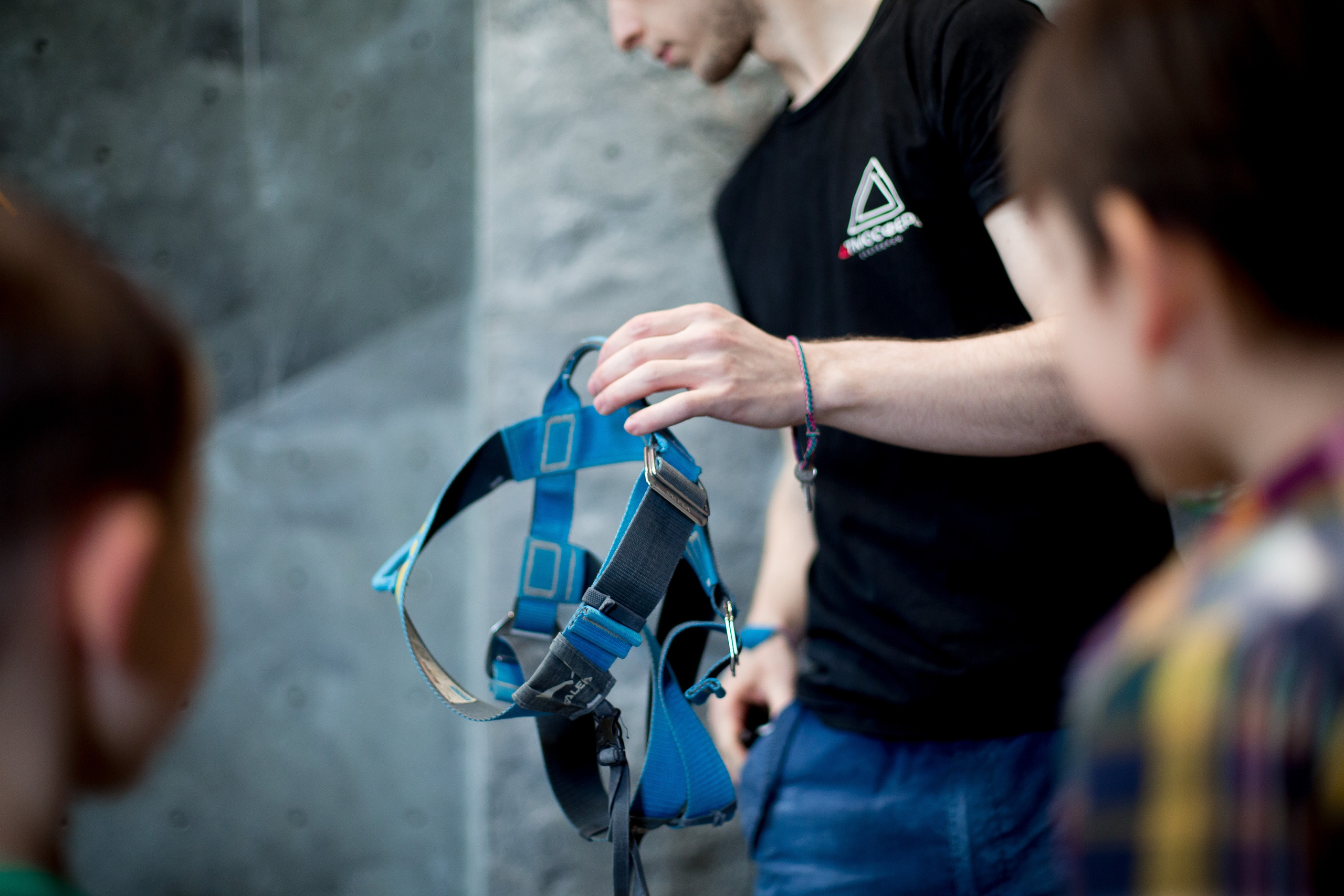 Фотосъемка детского Дня рождения на скалодроме. Репортажный фотограф Борис Геер