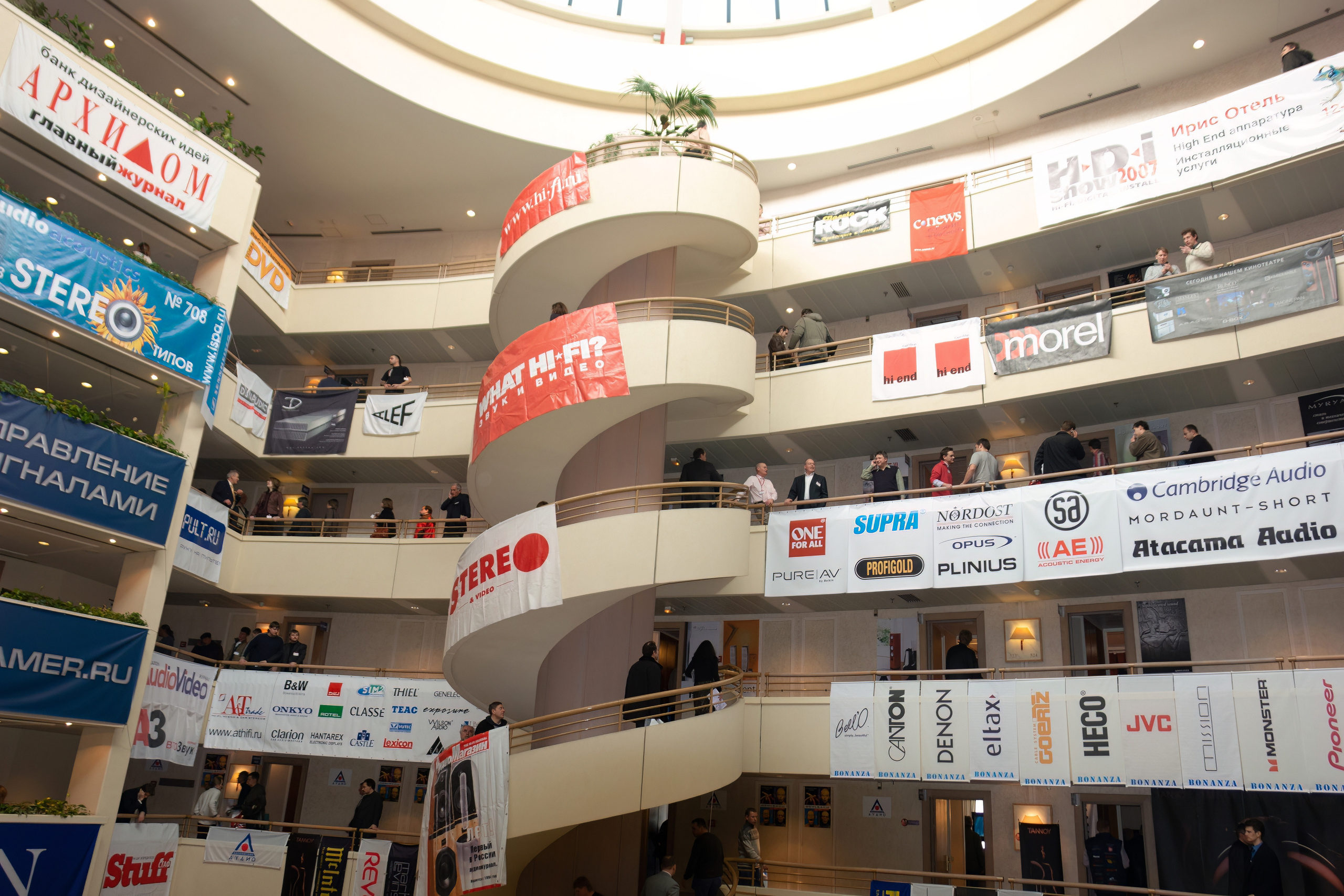 Уникальная выставка Hi-Fi HDI Show в 2006 в Ирис Конгресс Отеле. Фотограф — видеограф в Москве Дмитрий Менделеев