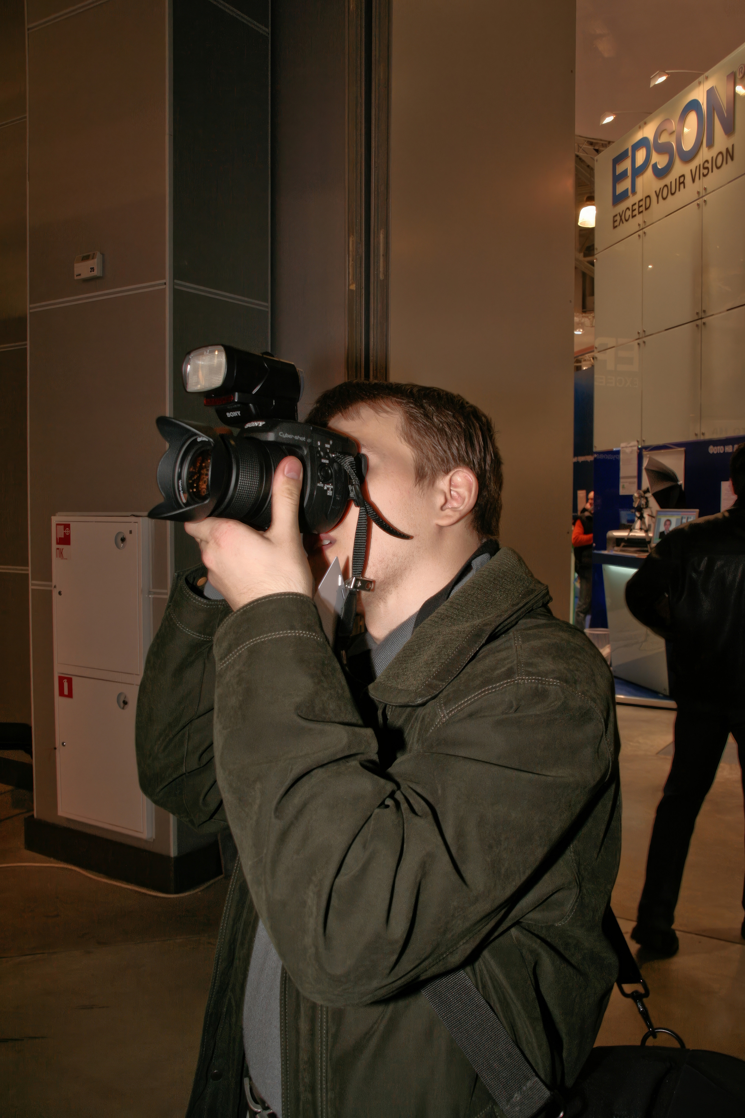 6 международная выставка в Крокус Экспо Фотофорум 2006 — День 1: Часть. Фотограф — видеограф в Москве Дмитрий Менделеев