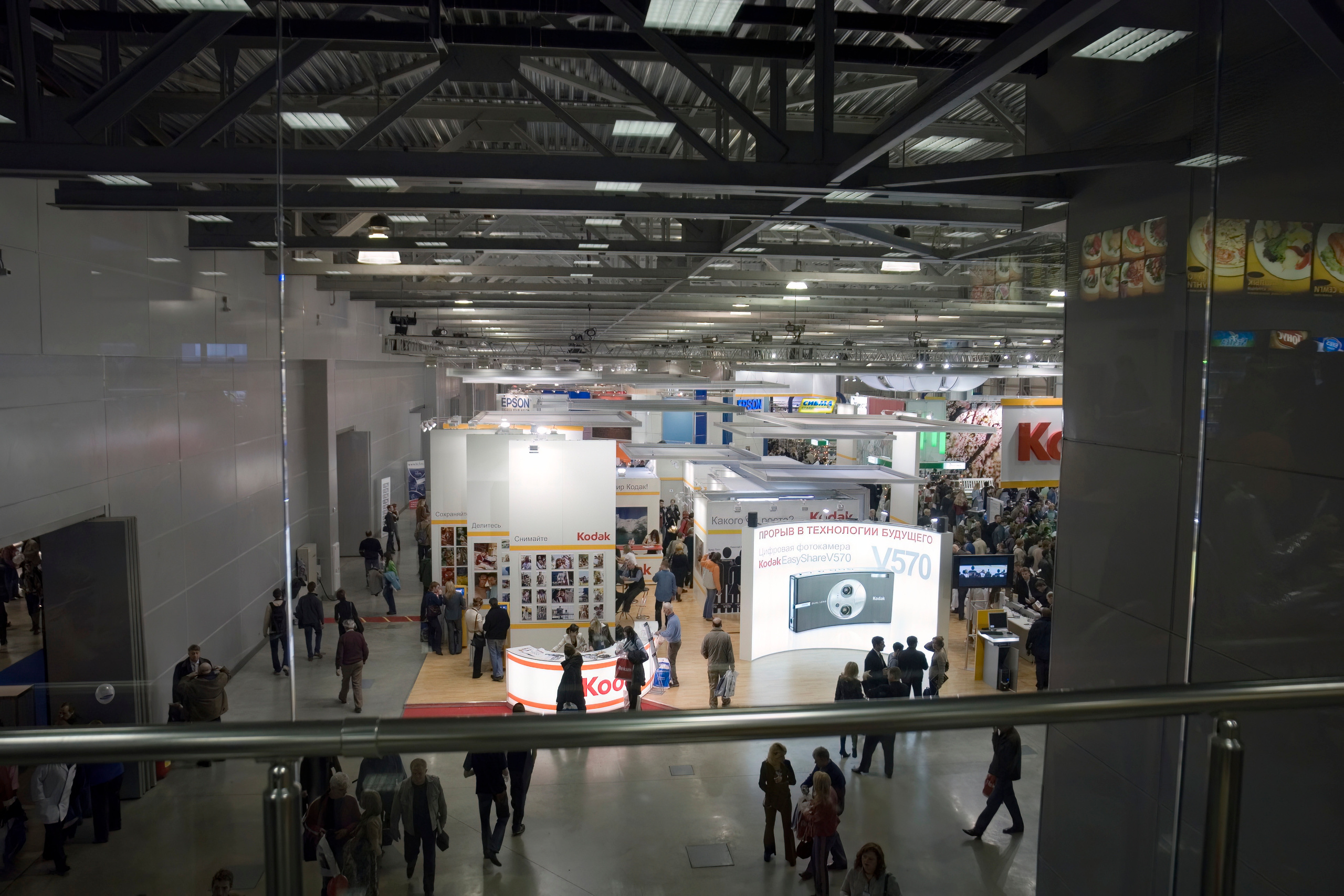 6 международная выставка Фотофорум 2006 — День 2: Часть 3. Фотограф — видеограф в Москве Дмитрий Менделеев