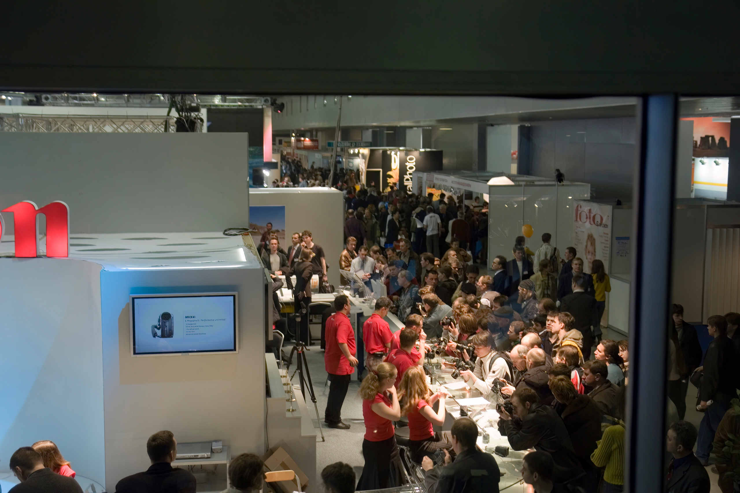 6 международная выставка Фотофорум 2006 — День 2: Часть 3. Фотограф — видеограф в Москве Дмитрий Менделеев