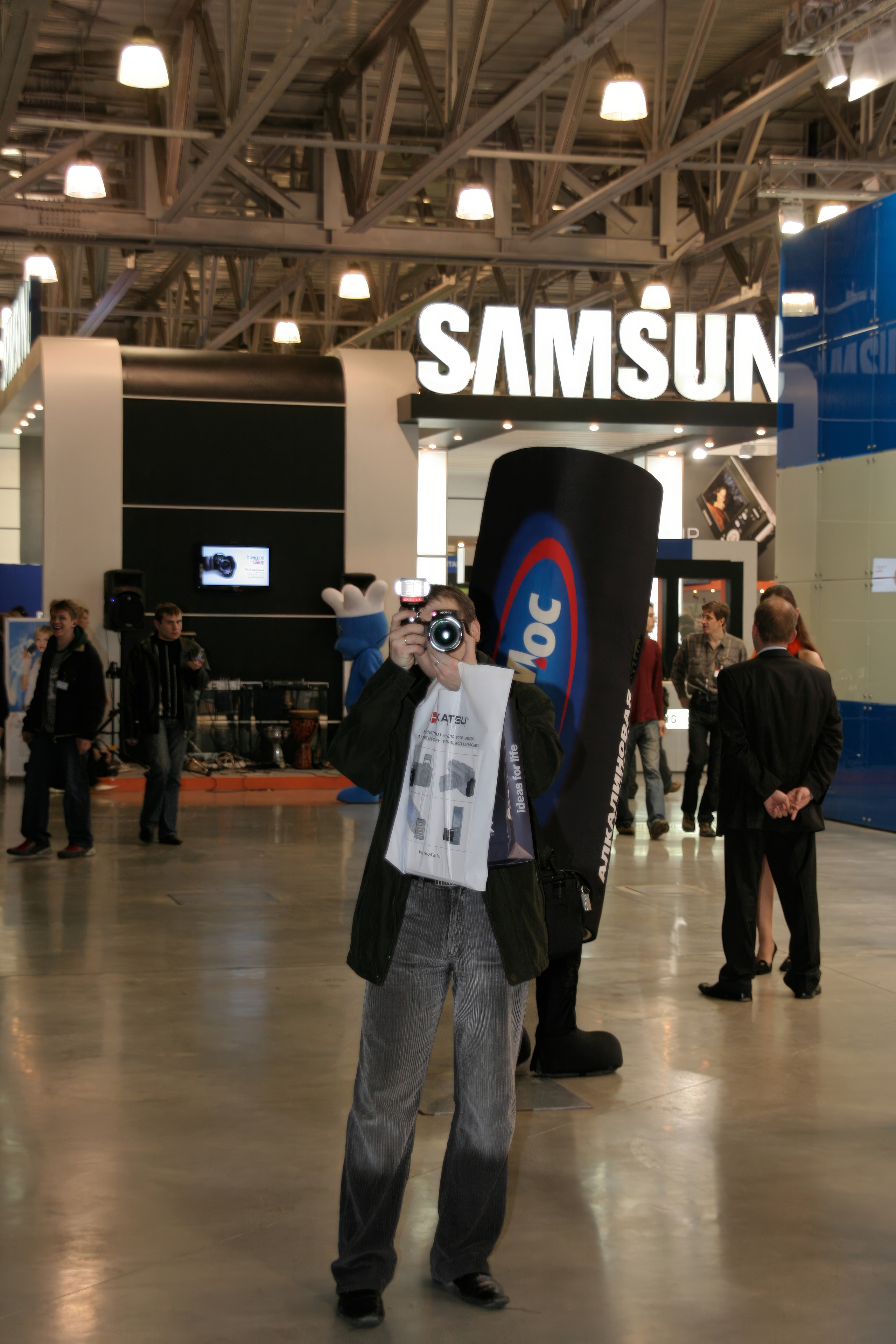 6 международная выставка в Крокус Экспо Фотофорум 2006 — День 1: Часть. Фотограф — видеограф в Москве Дмитрий Менделеев