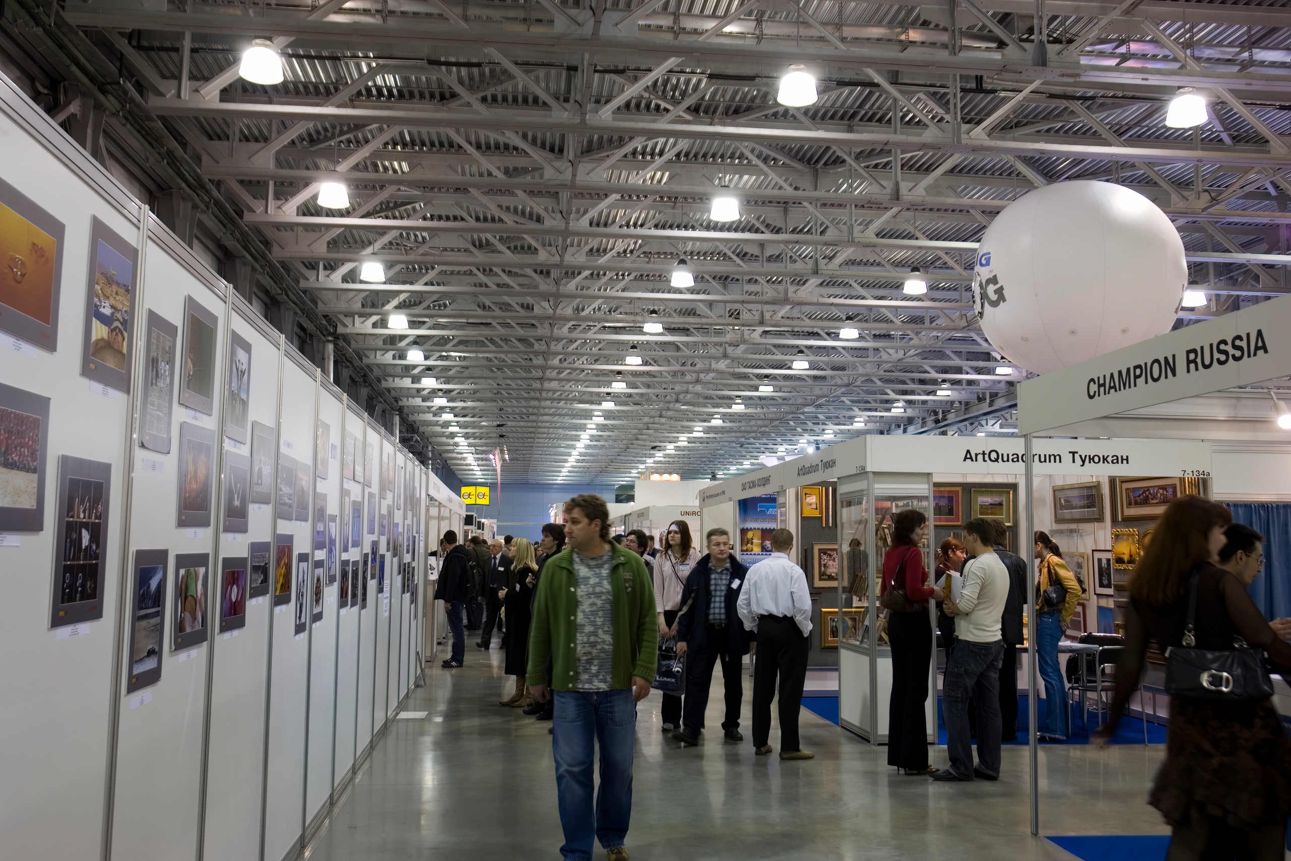 6 международная выставка Фотофорум 2006 — День 1: Часть 1. Фотограф — видеограф в Москве Дмитрий Менделеев