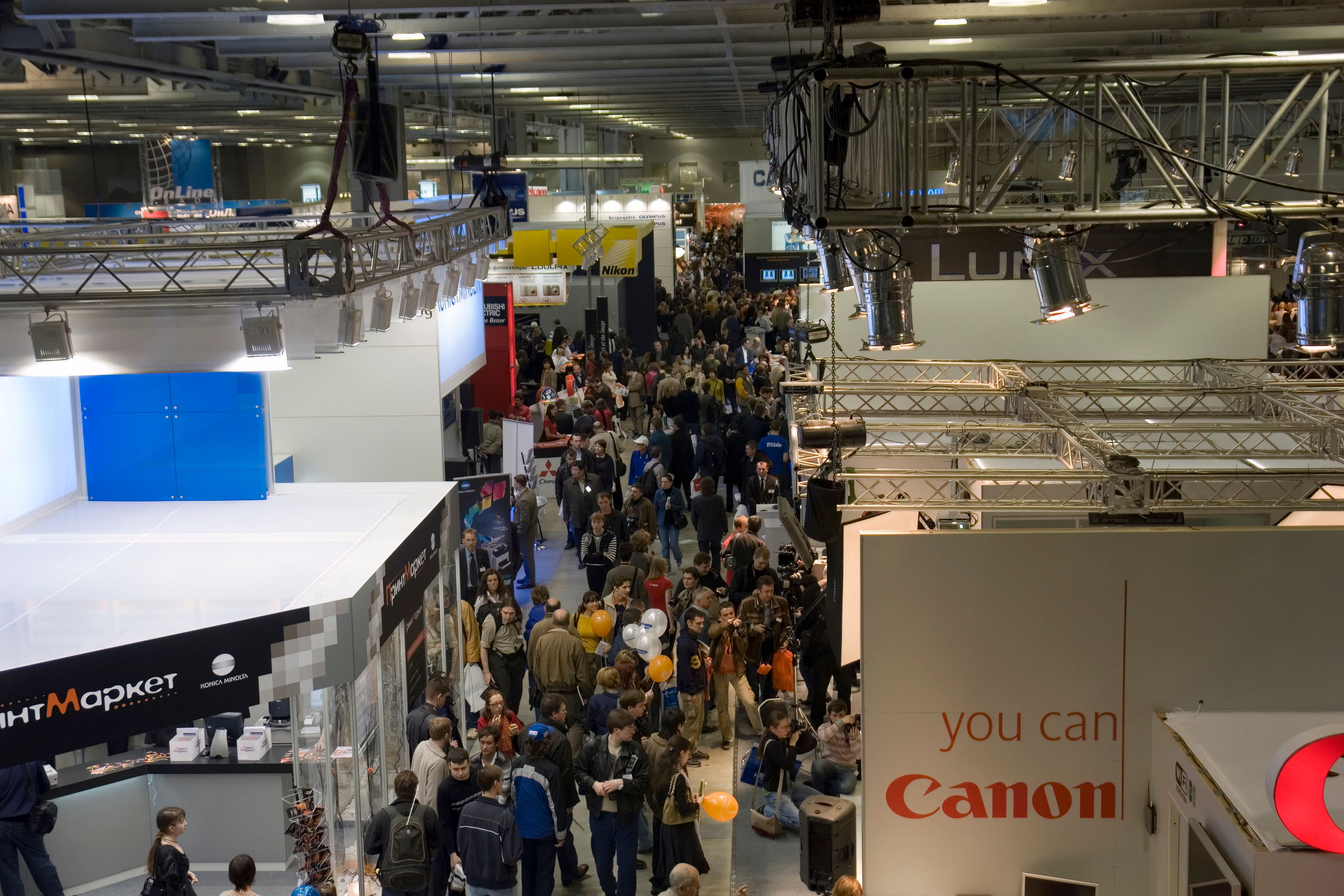 6 международная выставка Фотофорум 2006 — День 2: Часть 3. Фотограф — видеограф в Москве Дмитрий Менделеев