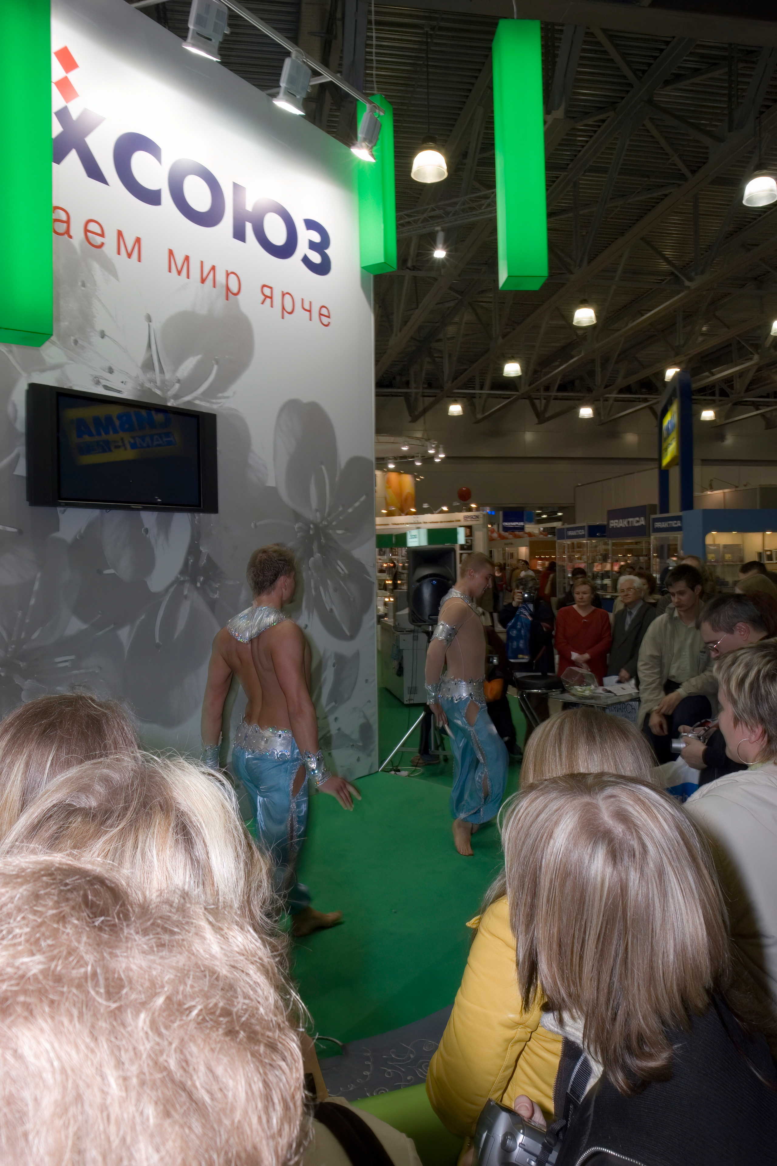 6 международная выставка Фотофорум 2006 — День 1: Часть 1. Фотограф — видеограф в Москве Дмитрий Менделеев