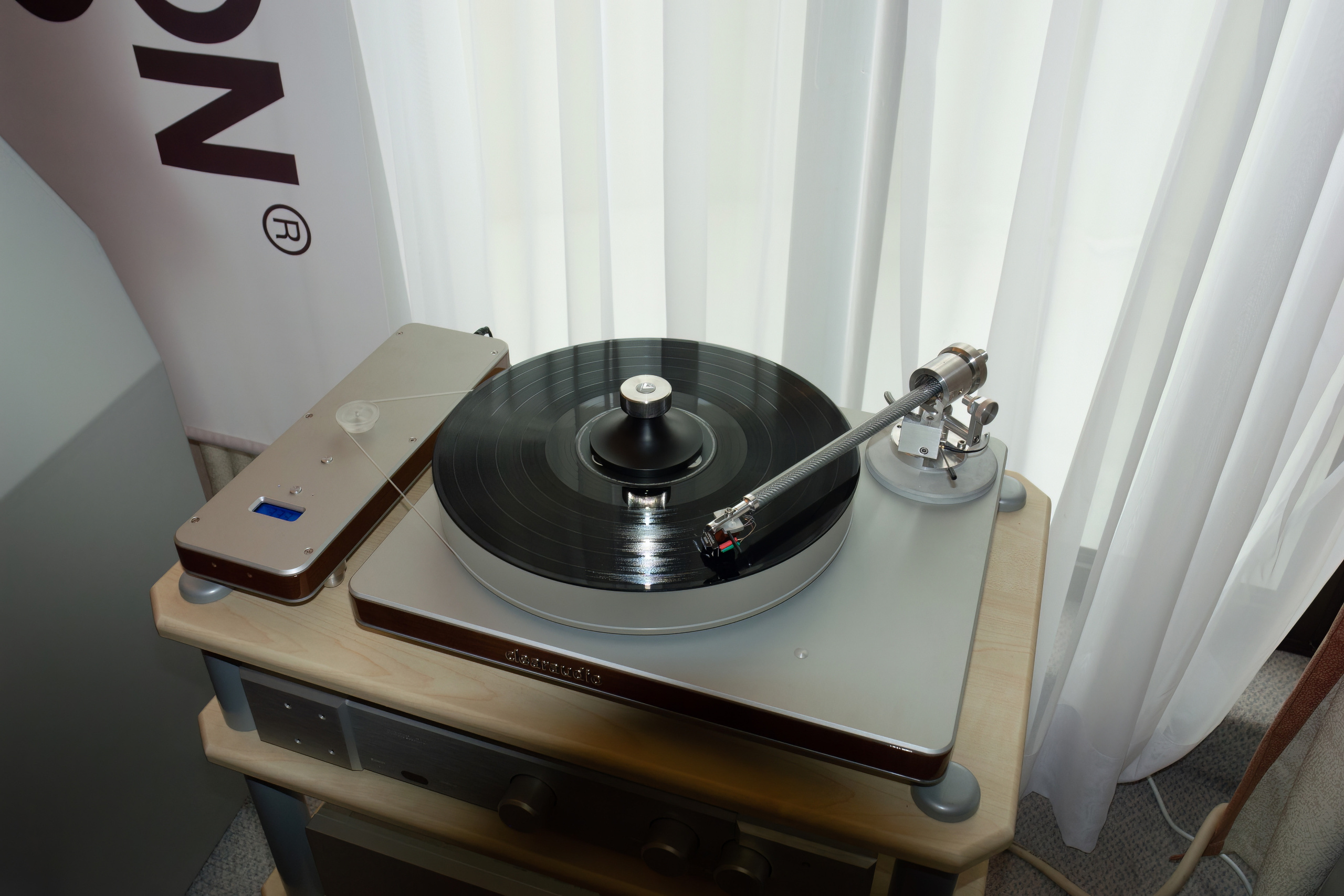 Уникальная выставка Hi-Fi HDI Show в 2006 в Ирис Конгресс Отеле. Фотограф — видеограф в Москве Дмитрий Менделеев