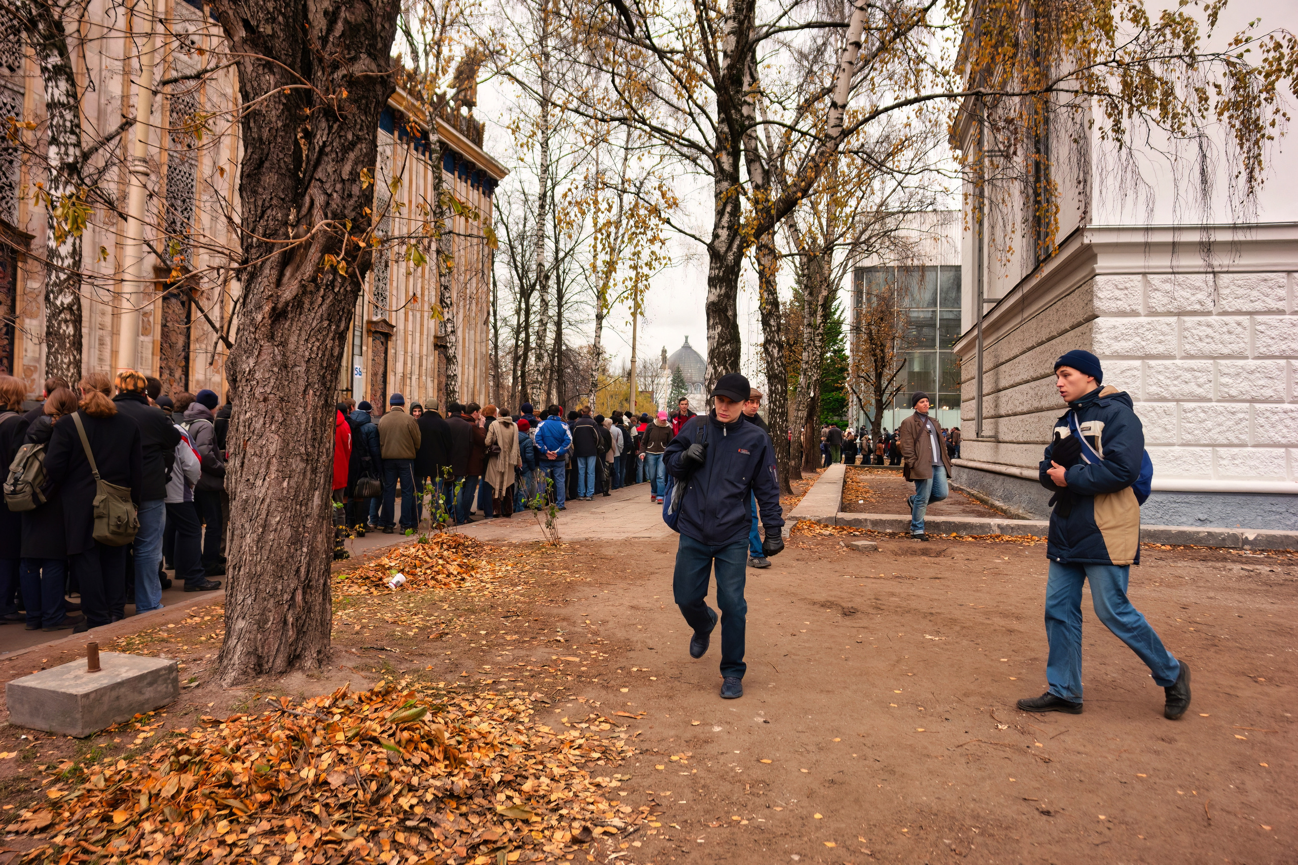 Мои фотографии с выставки Gameworld 2006 снятые на камеру Sony DSC-R1. Фотограф — видеограф в Москве Дмитрий Менделеев