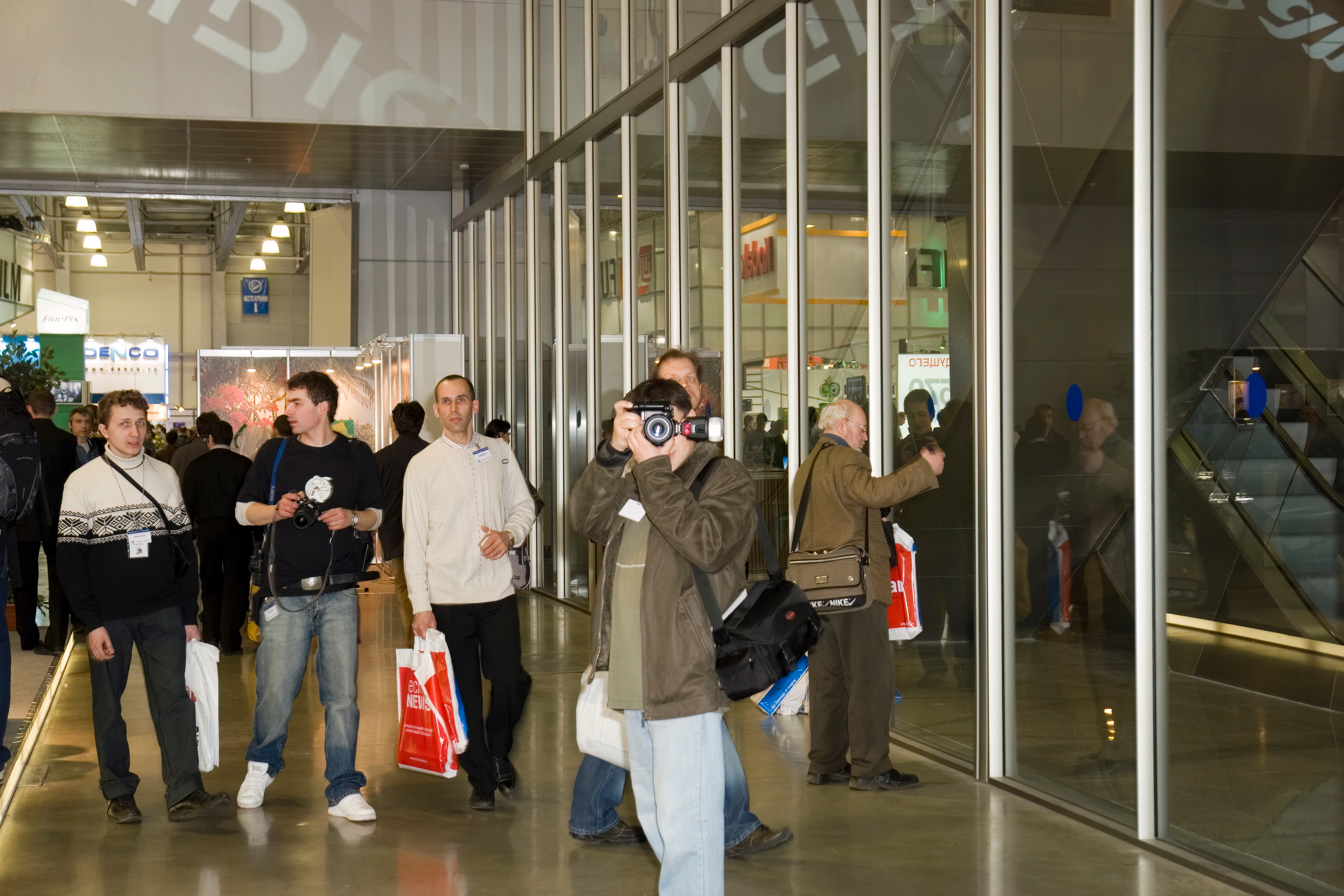 6 международная выставка Фотофорум 2006 — День 1: Часть 1. Фотограф — видеограф в Москве Дмитрий Менделеев