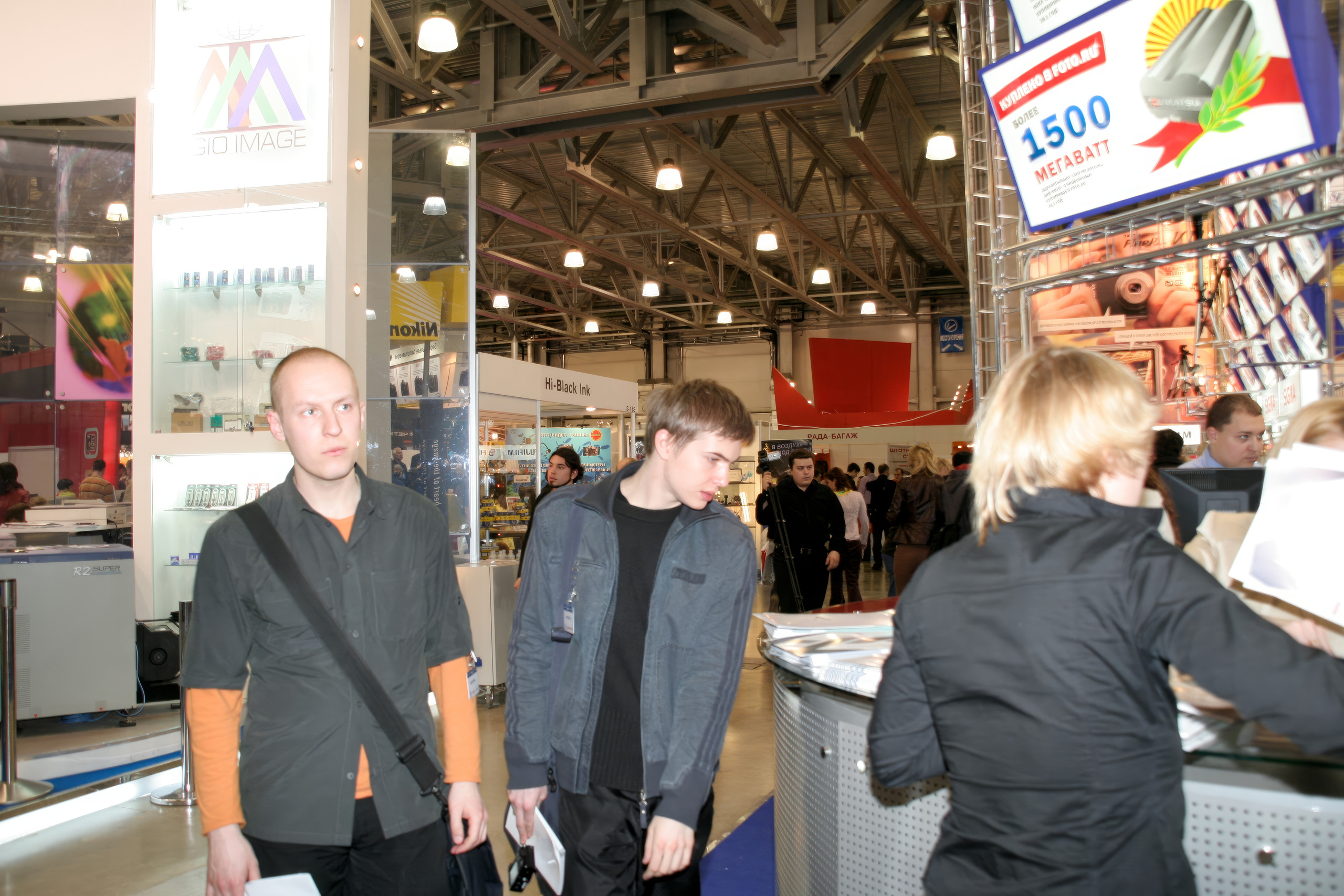 6 международная выставка в Крокус Экспо Фотофорум 2006 — День 1: Часть. Фотограф — видеограф в Москве Дмитрий Менделеев