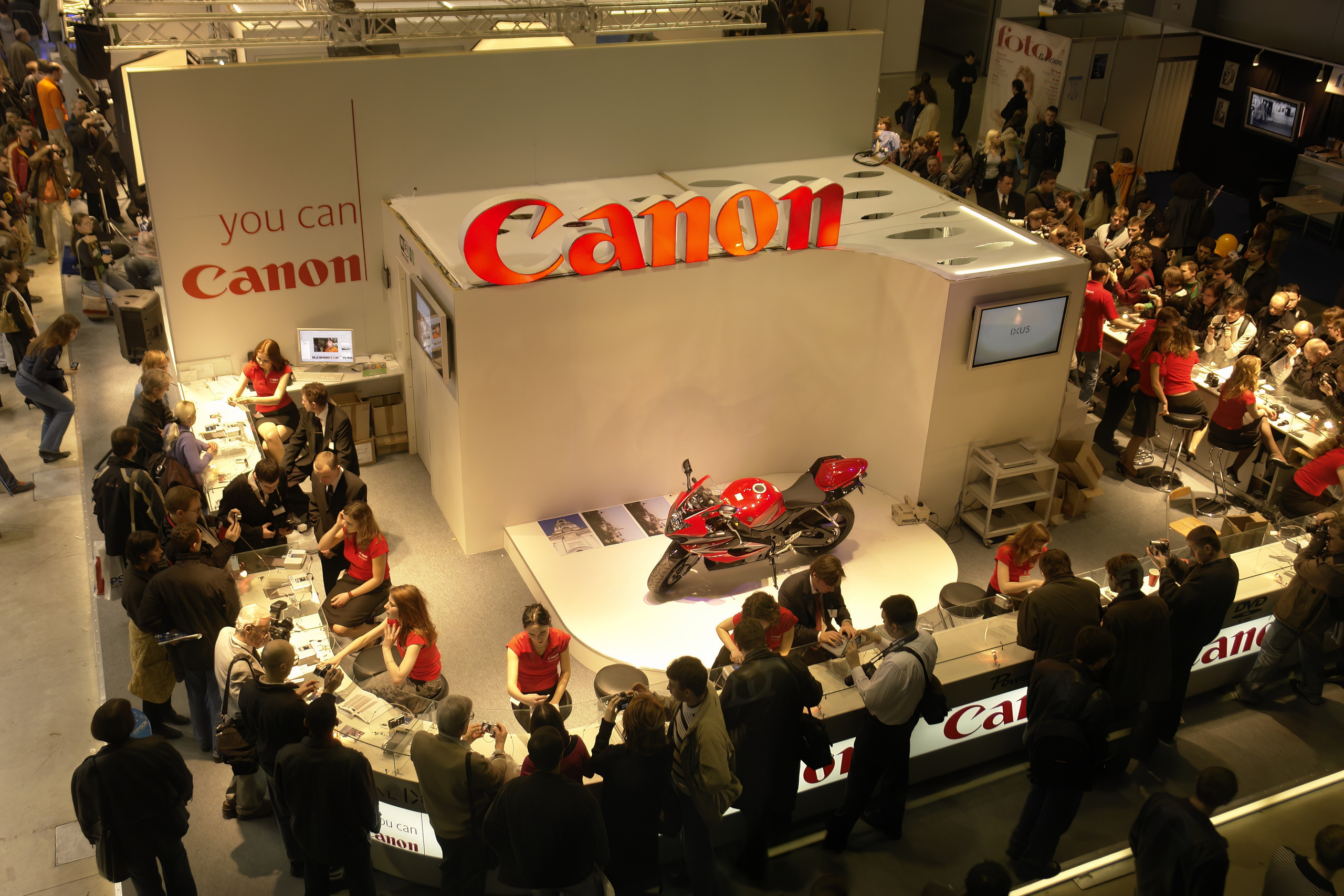 6 международная выставка Фотофорум 2006 — День 2: Часть 3. Фотограф — видеограф в Москве Дмитрий Менделеев