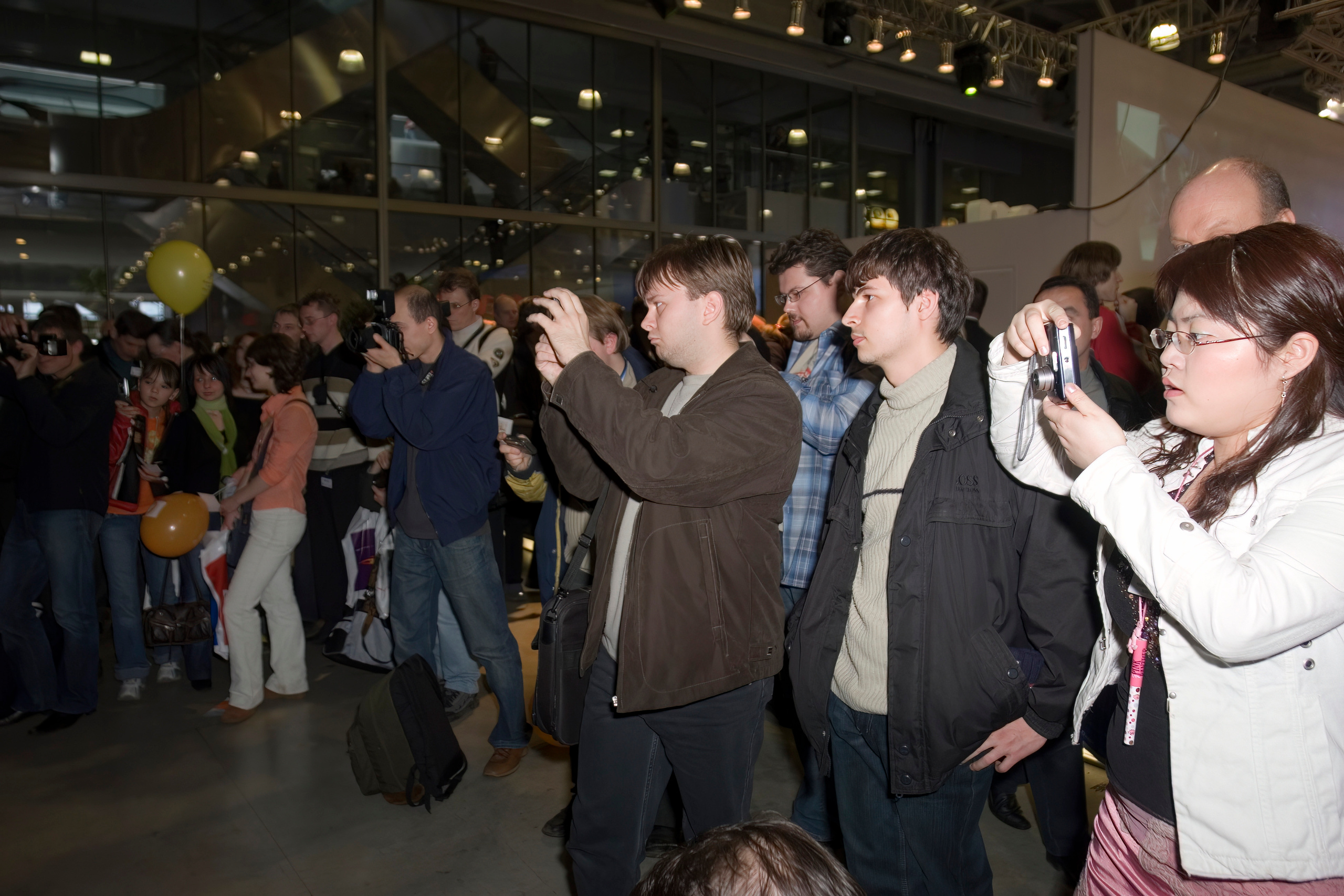 6 международная выставка Фотофорум 2006 — День 2: Часть 3. Фотограф — видеограф в Москве Дмитрий Менделеев
