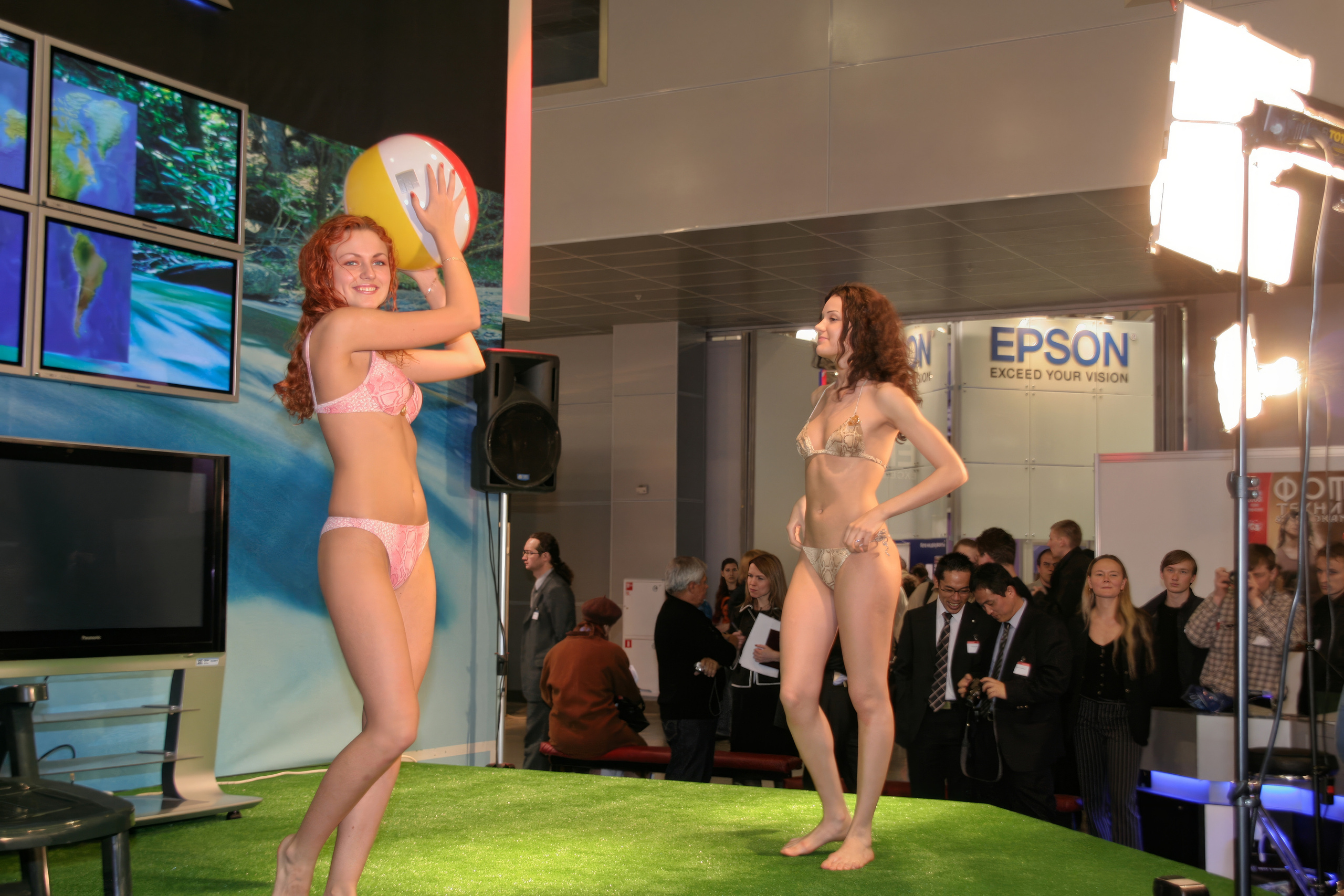 6 международная выставка в Крокус Экспо Фотофорум 2006 — День 1: Часть. Фотограф — видеограф в Москве Дмитрий Менделеев