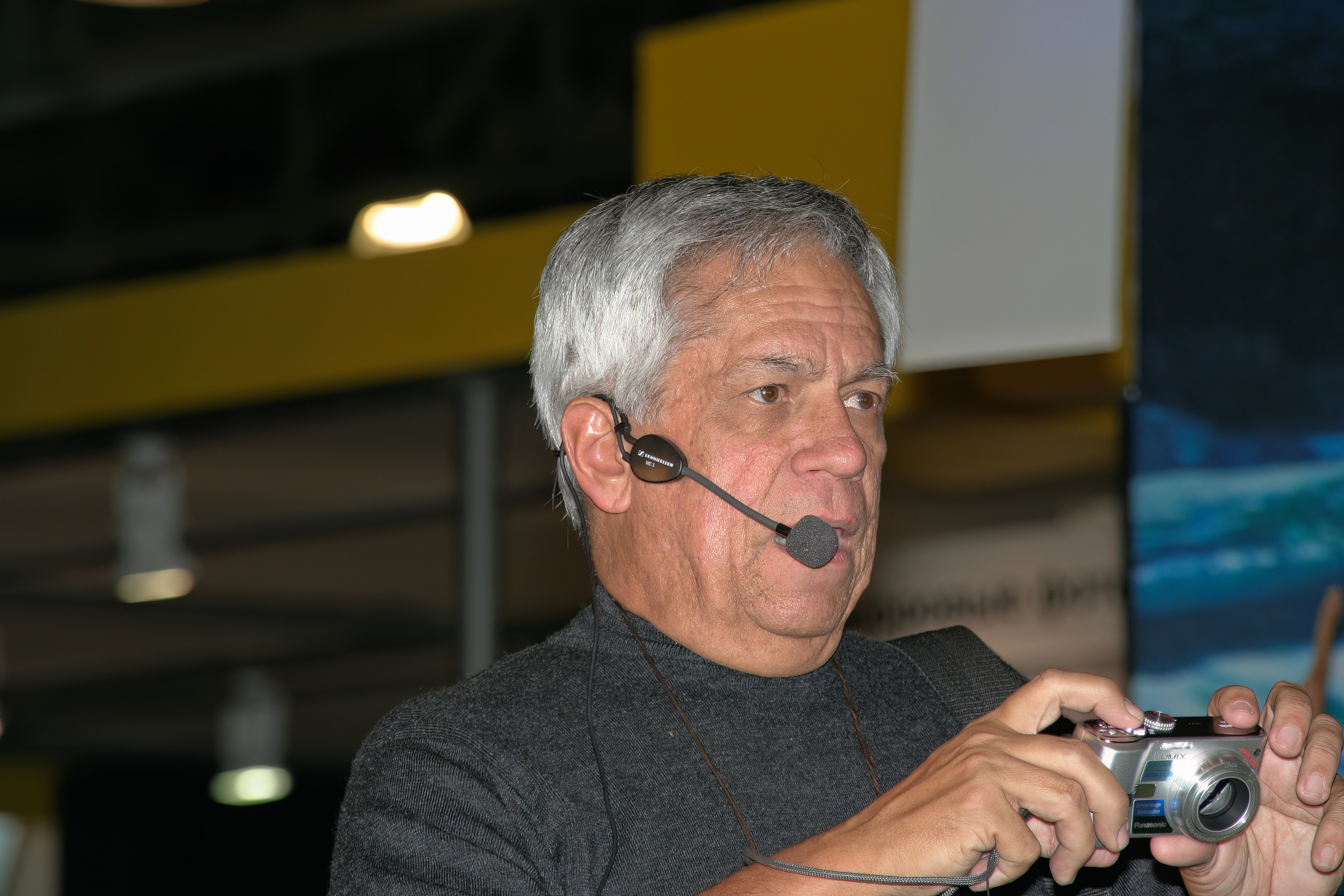 6 международная выставка Фотофорум 2006 — День 2: Часть 4. Фотограф — видеограф в Москве Дмитрий Менделеев