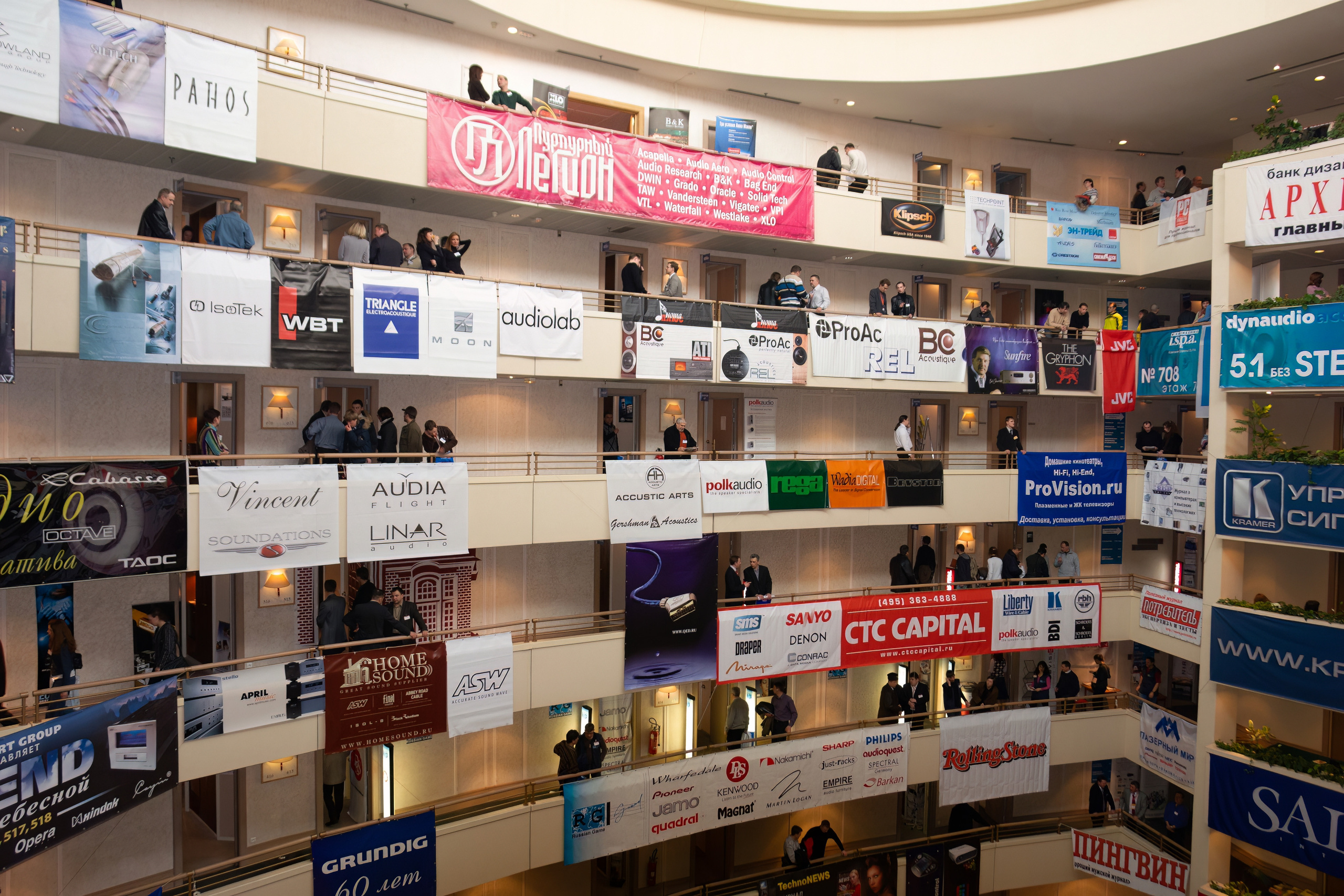 Уникальная выставка Hi-Fi HDI Show в 2006 в Ирис Конгресс Отеле. Фотограф — видеограф в Москве Дмитрий Менделеев