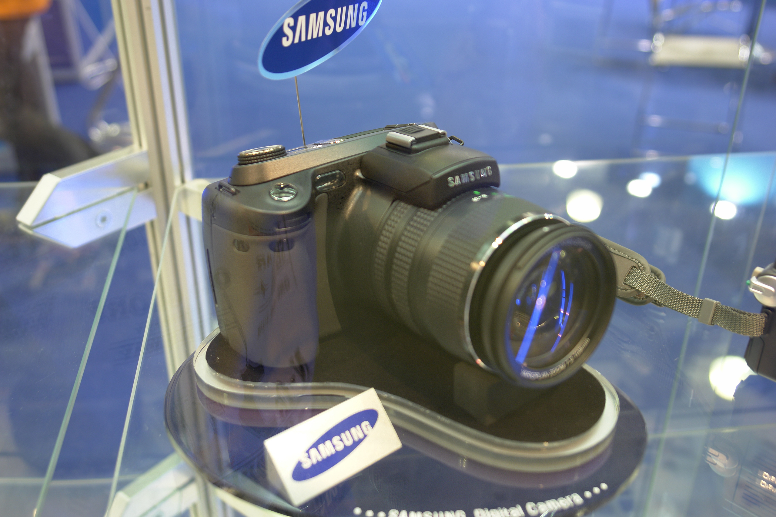 6 международная выставка Фотофорум 2006 — День 2: Часть 3. Фотограф — видеограф в Москве Дмитрий Менделеев