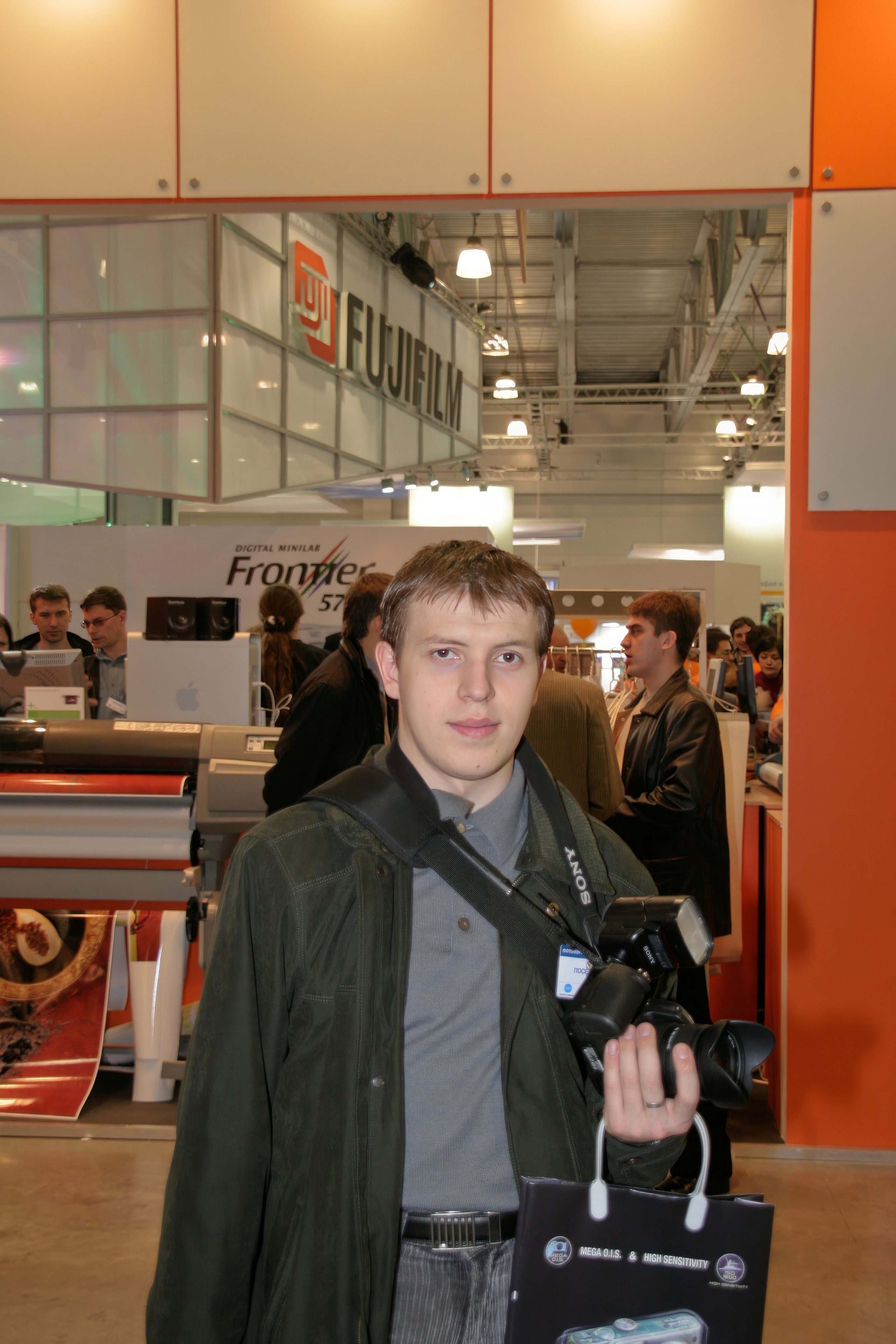 6 международная выставка в Крокус Экспо Фотофорум 2006 — День 1: Часть. Фотограф — видеограф в Москве Дмитрий Менделеев