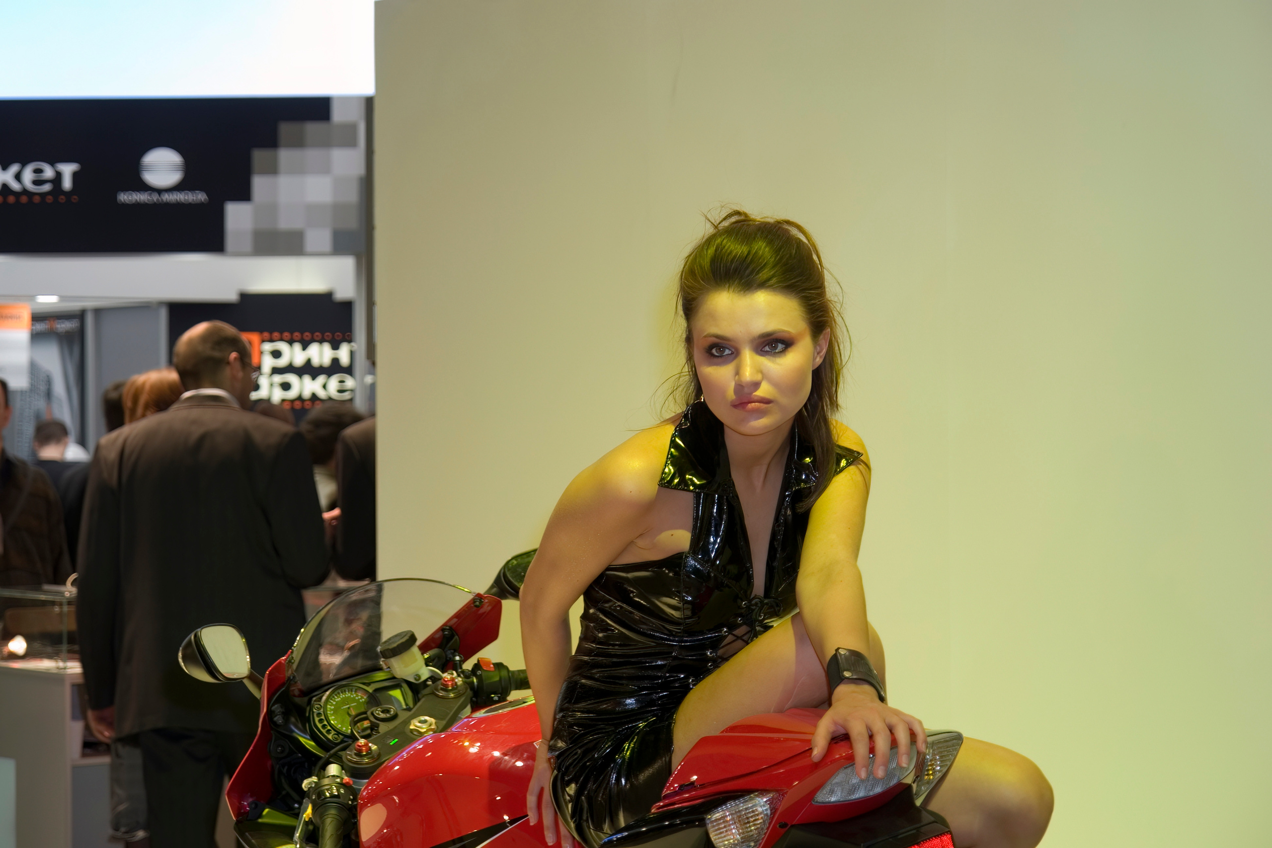 6 международная выставка Фотофорум 2006 — День 1: Часть 1. Фотограф — видеограф в Москве Дмитрий Менделеев